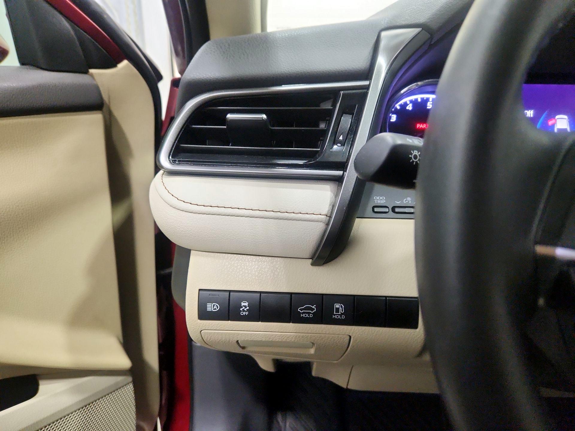 Thumbnail: 2020 Toyota Camry - 13