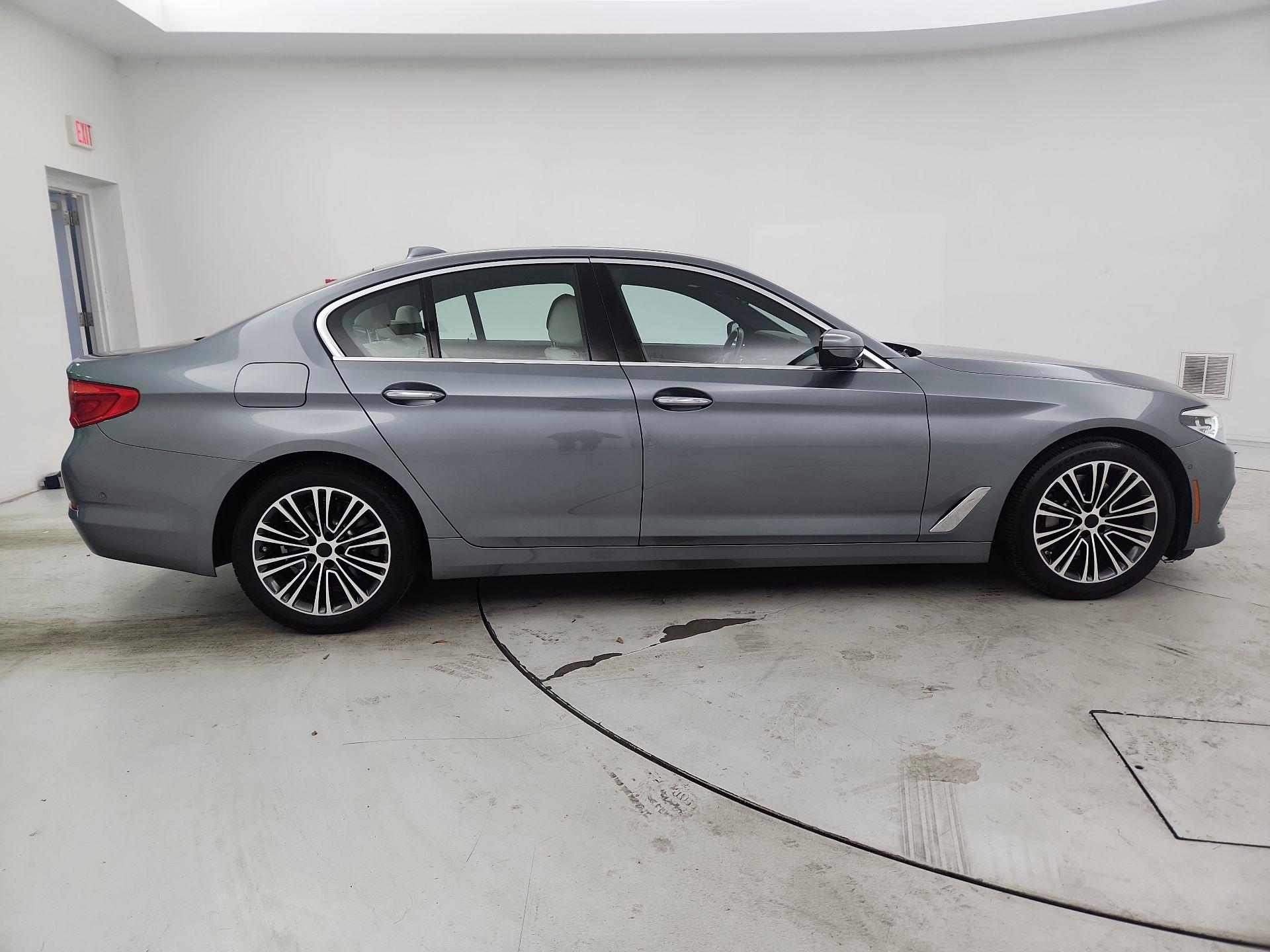 Thumbnail: 2017 BMW 5 Series - 4