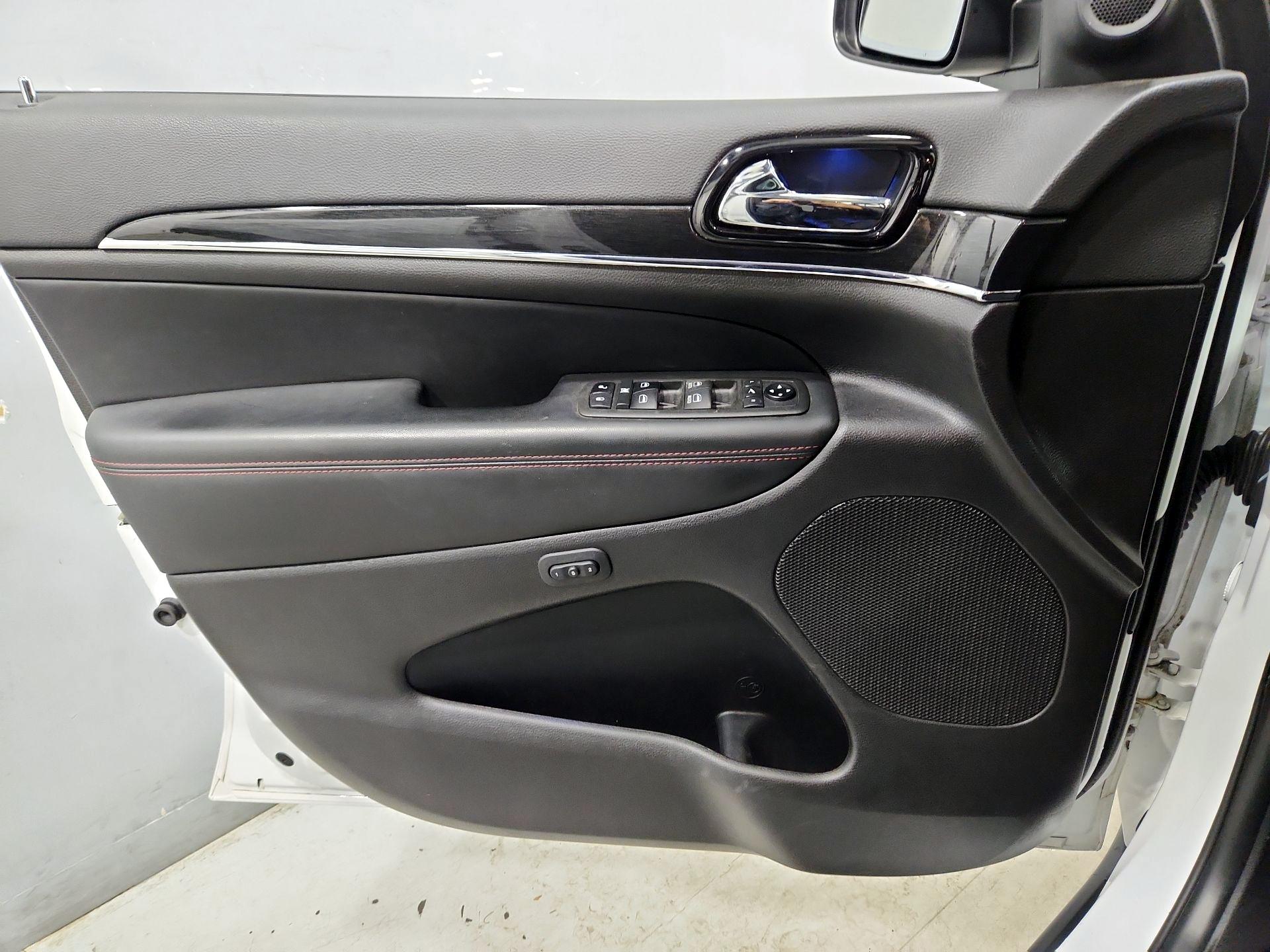 Thumbnail: 2021 Jeep Grand Cherokee - 12