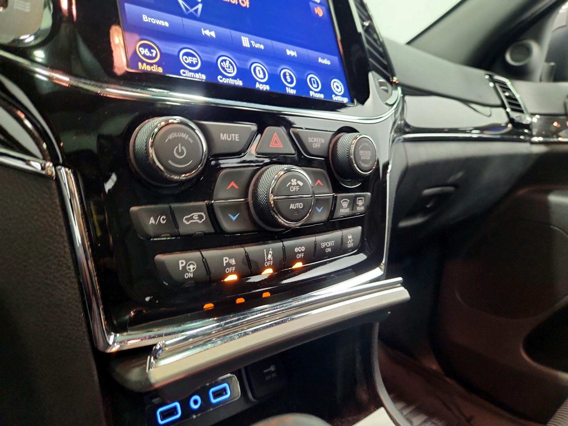 Thumbnail: 2021 Jeep Grand Cherokee - 17