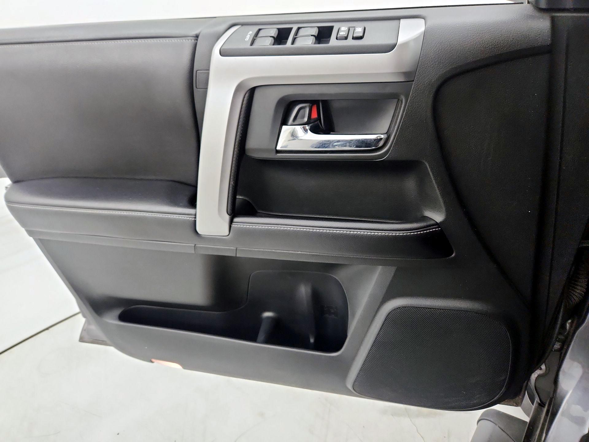 Thumbnail: 2017 Toyota 4Runner - 12