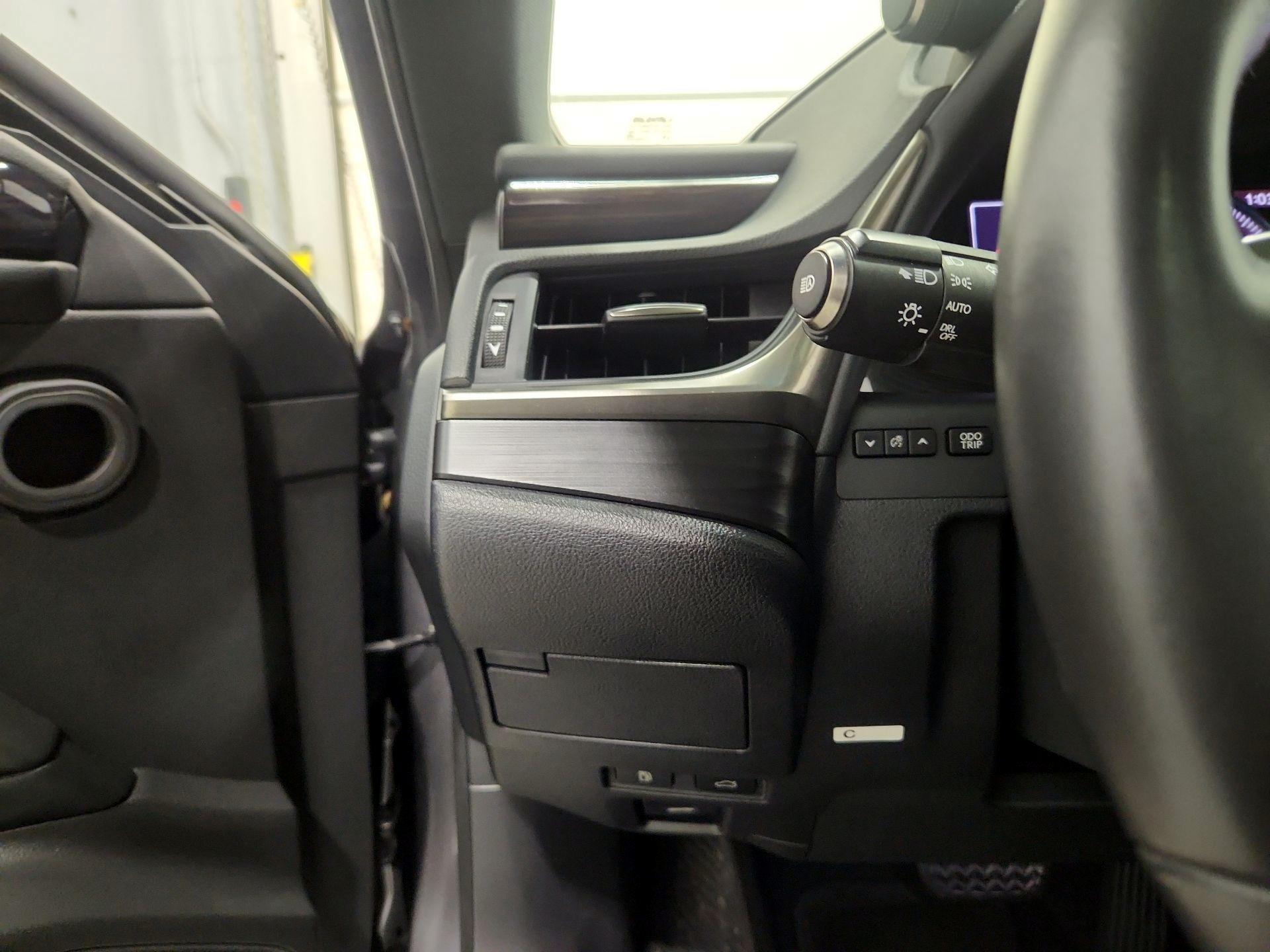 Thumbnail: 2019 Lexus ES - 13