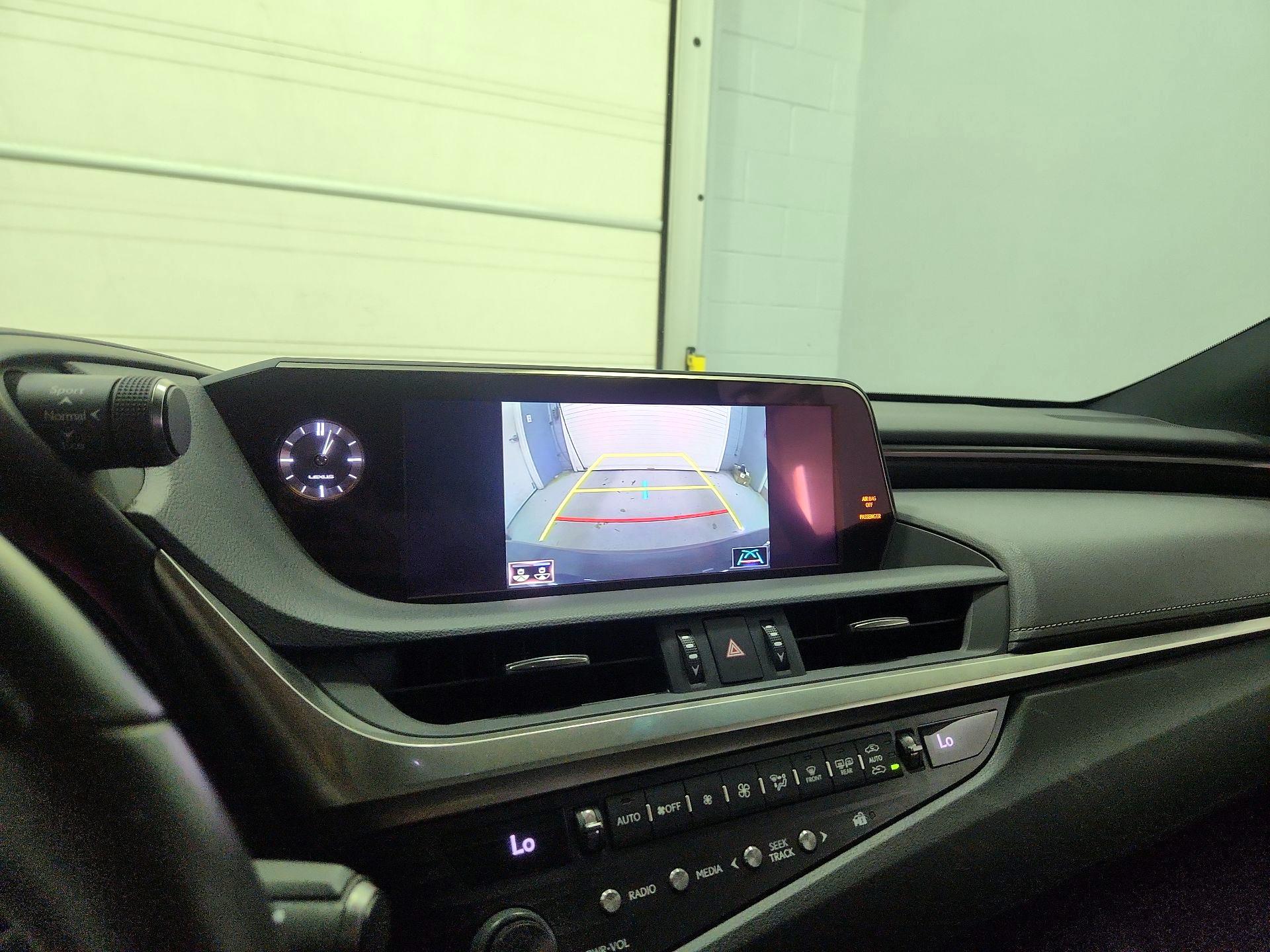 Thumbnail: 2019 Lexus ES - 15