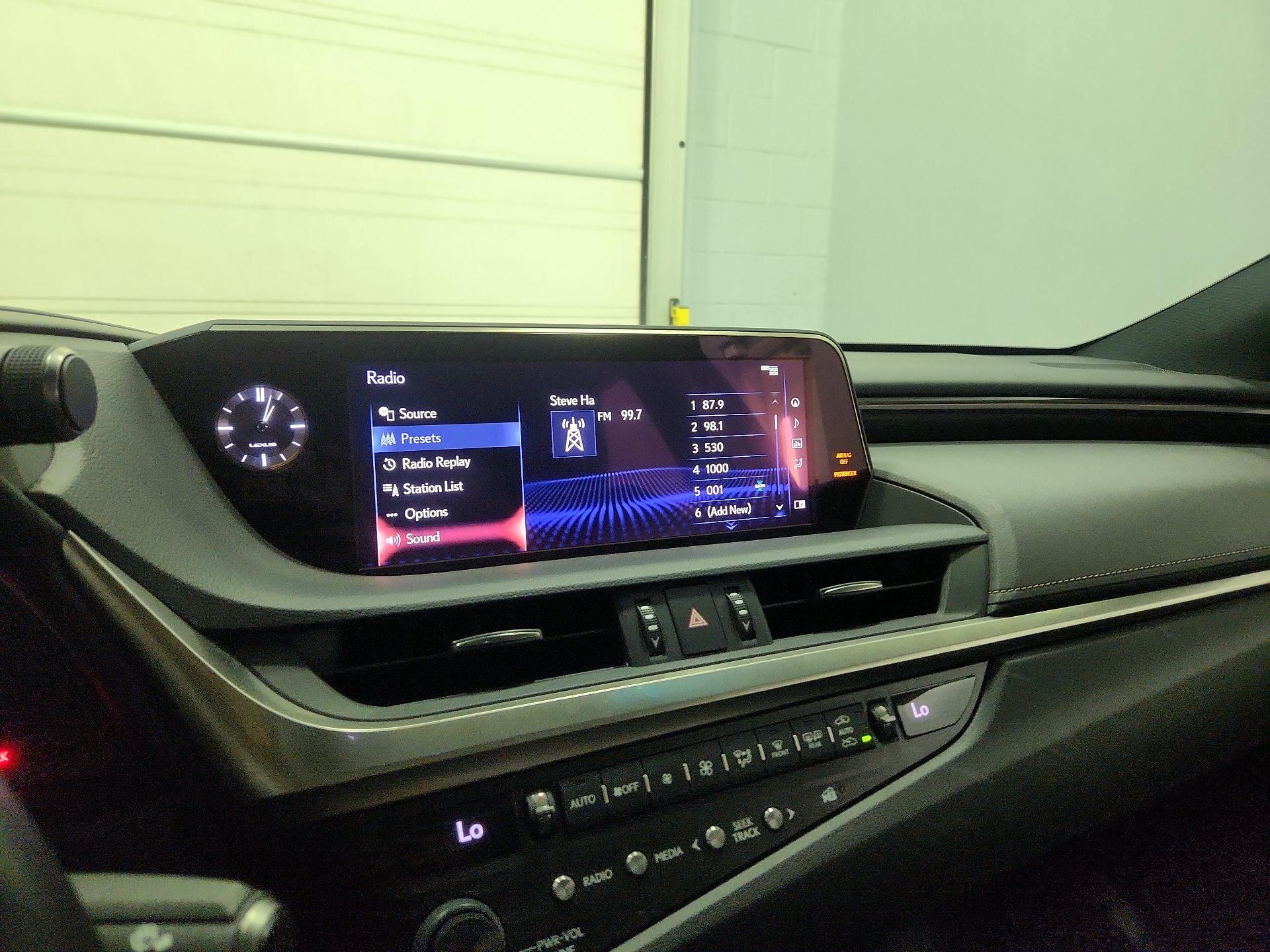 Thumbnail: 2019 Lexus ES - 16