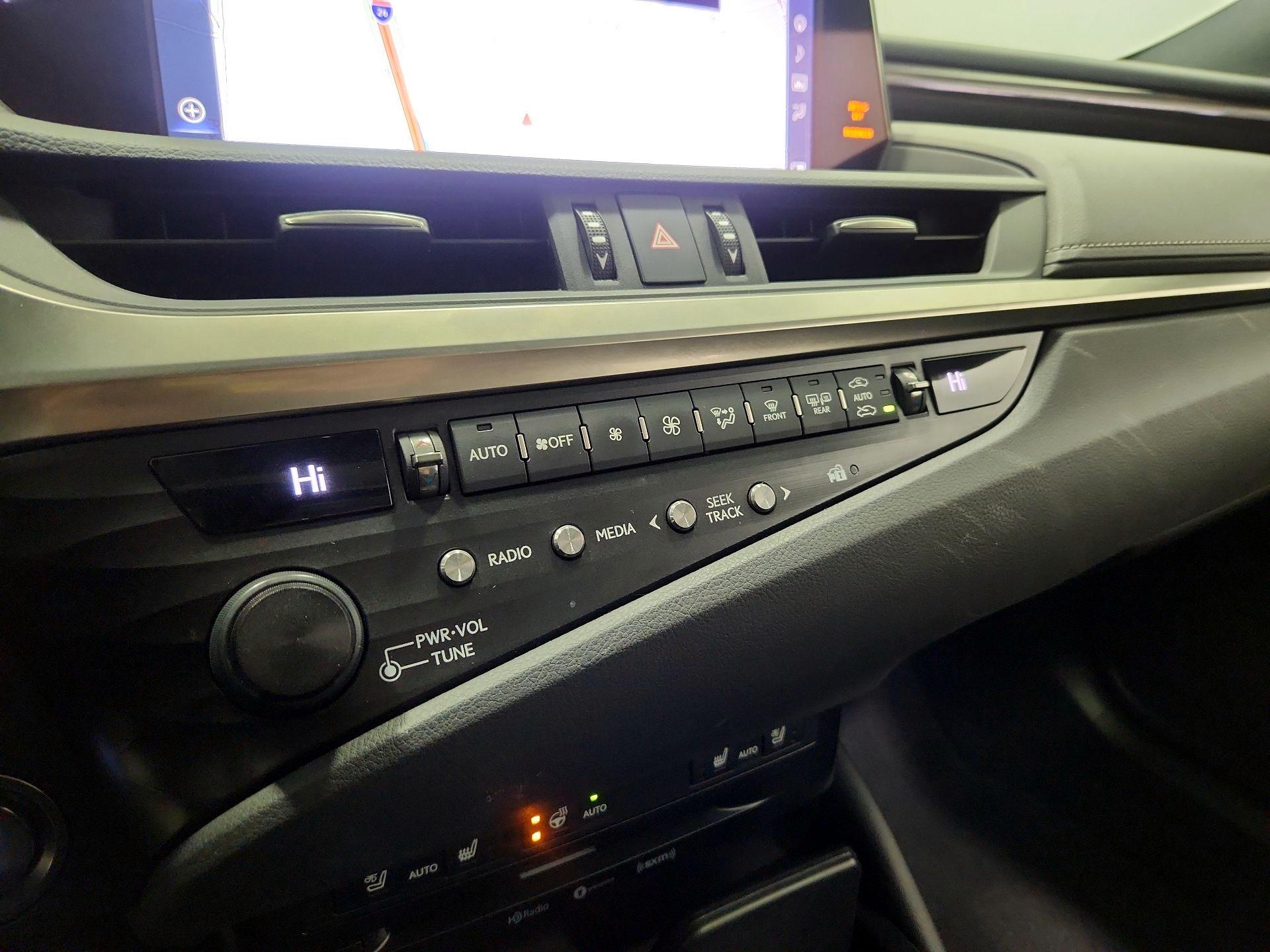 Thumbnail: 2019 Lexus ES - 17