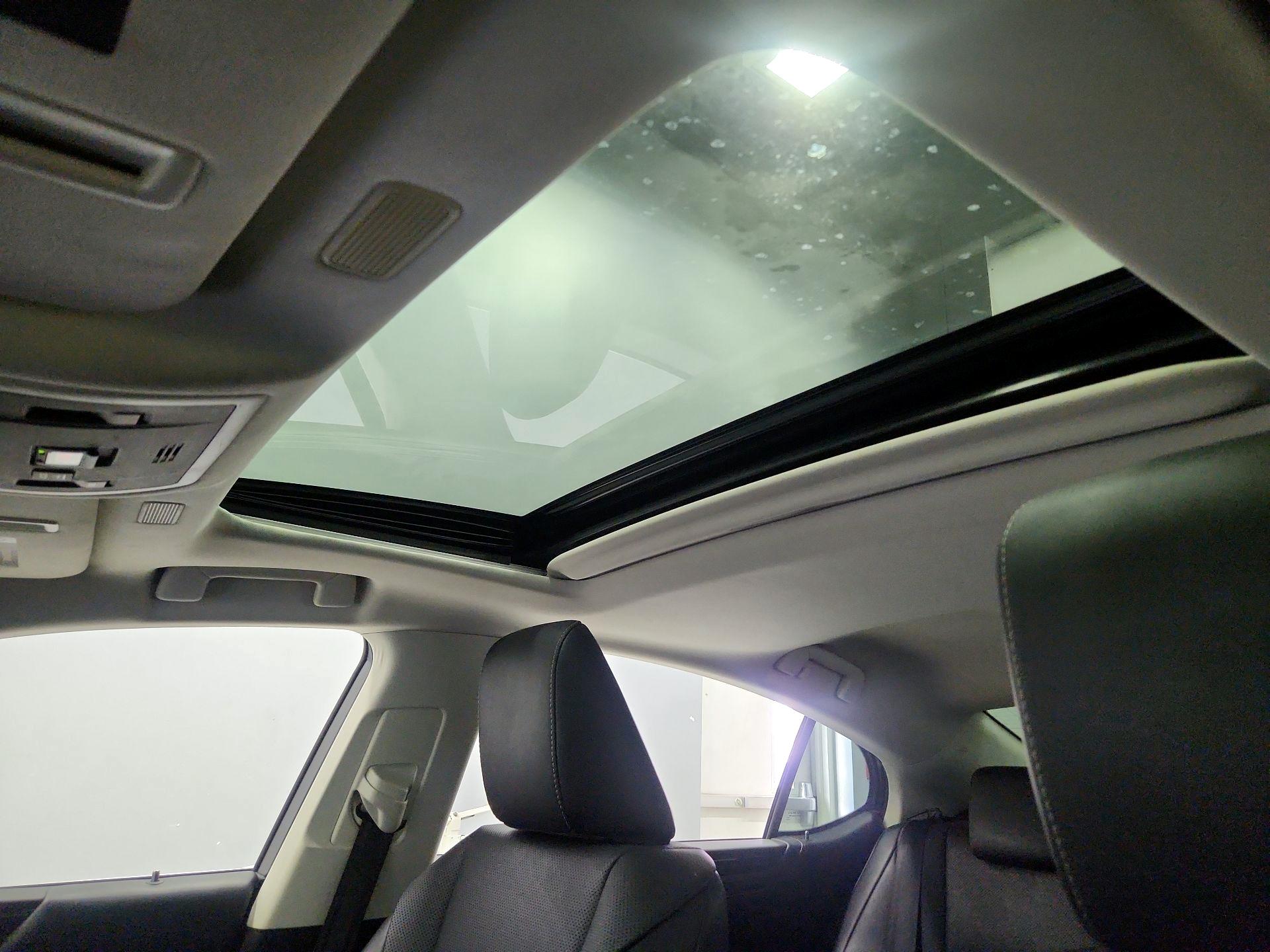 Thumbnail: 2019 Lexus ES - 20