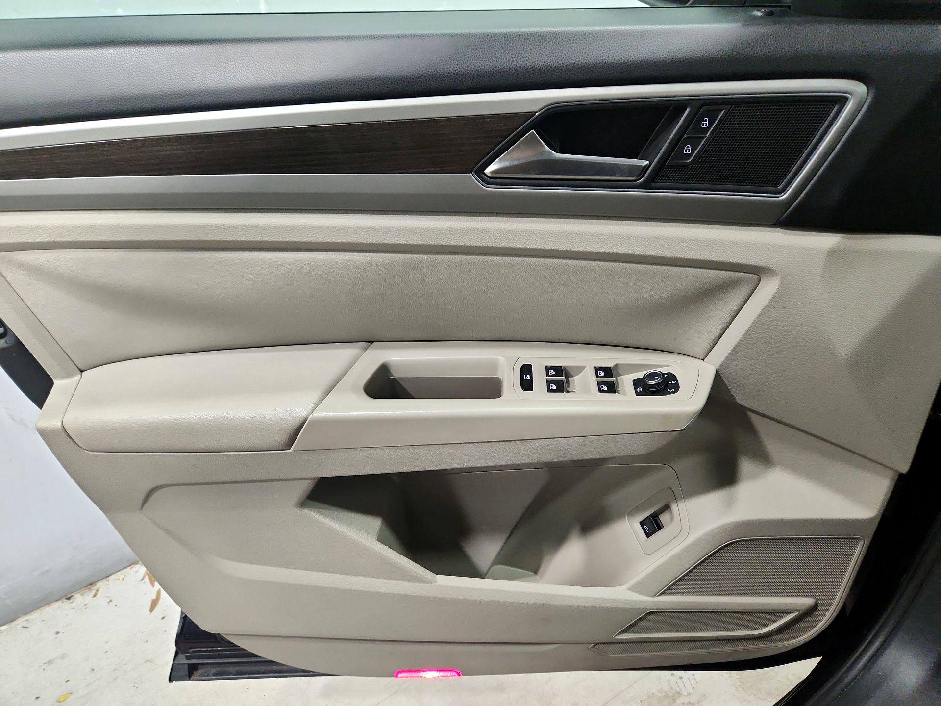 Thumbnail: 2019 Volkswagen Atlas - 12