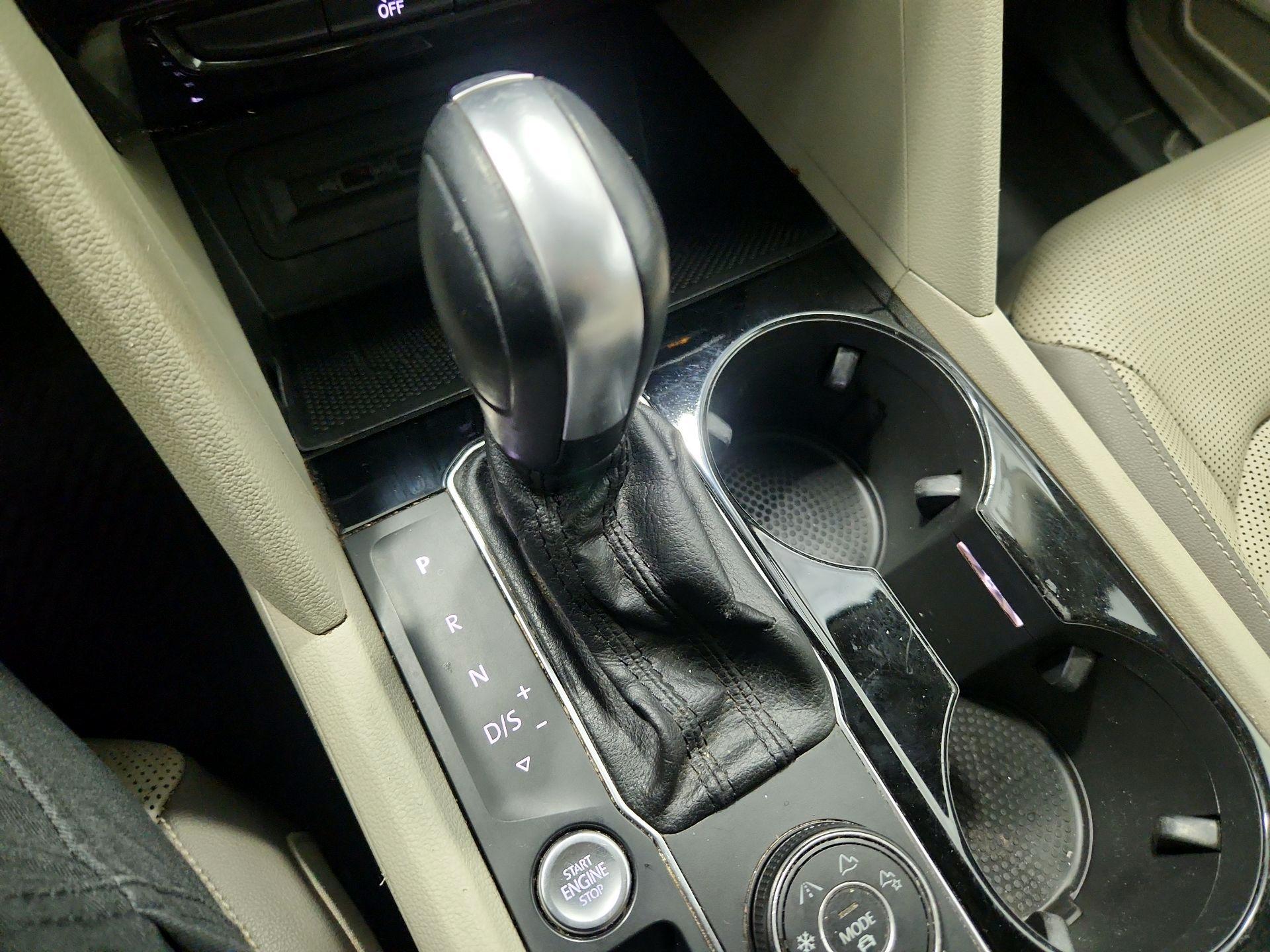 Thumbnail: 2021 Volkswagen Atlas - 18