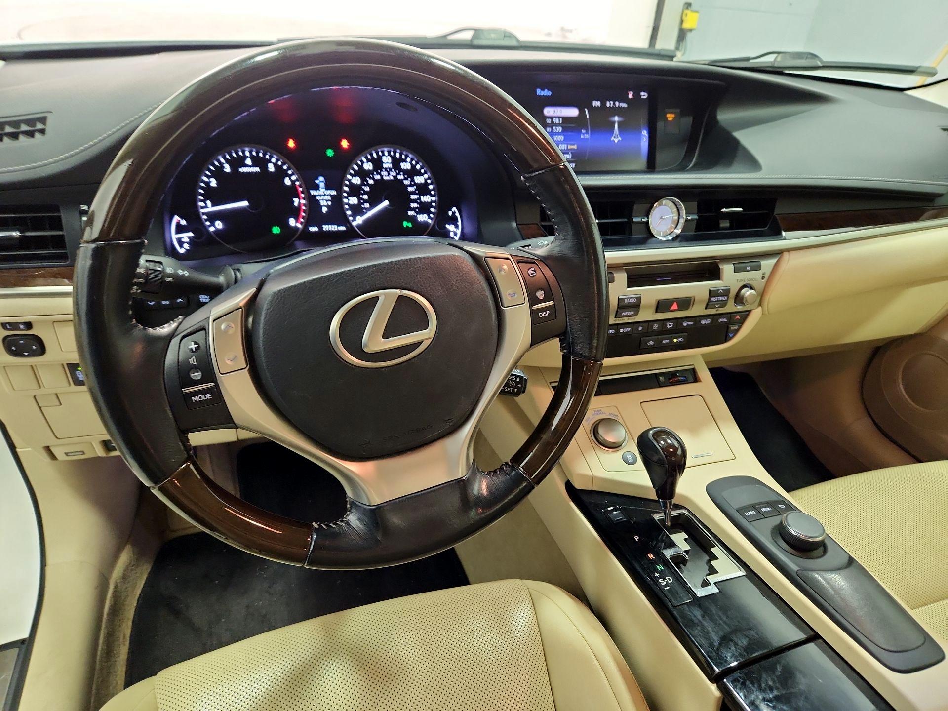 Thumbnail: 2015 Lexus ES - 9