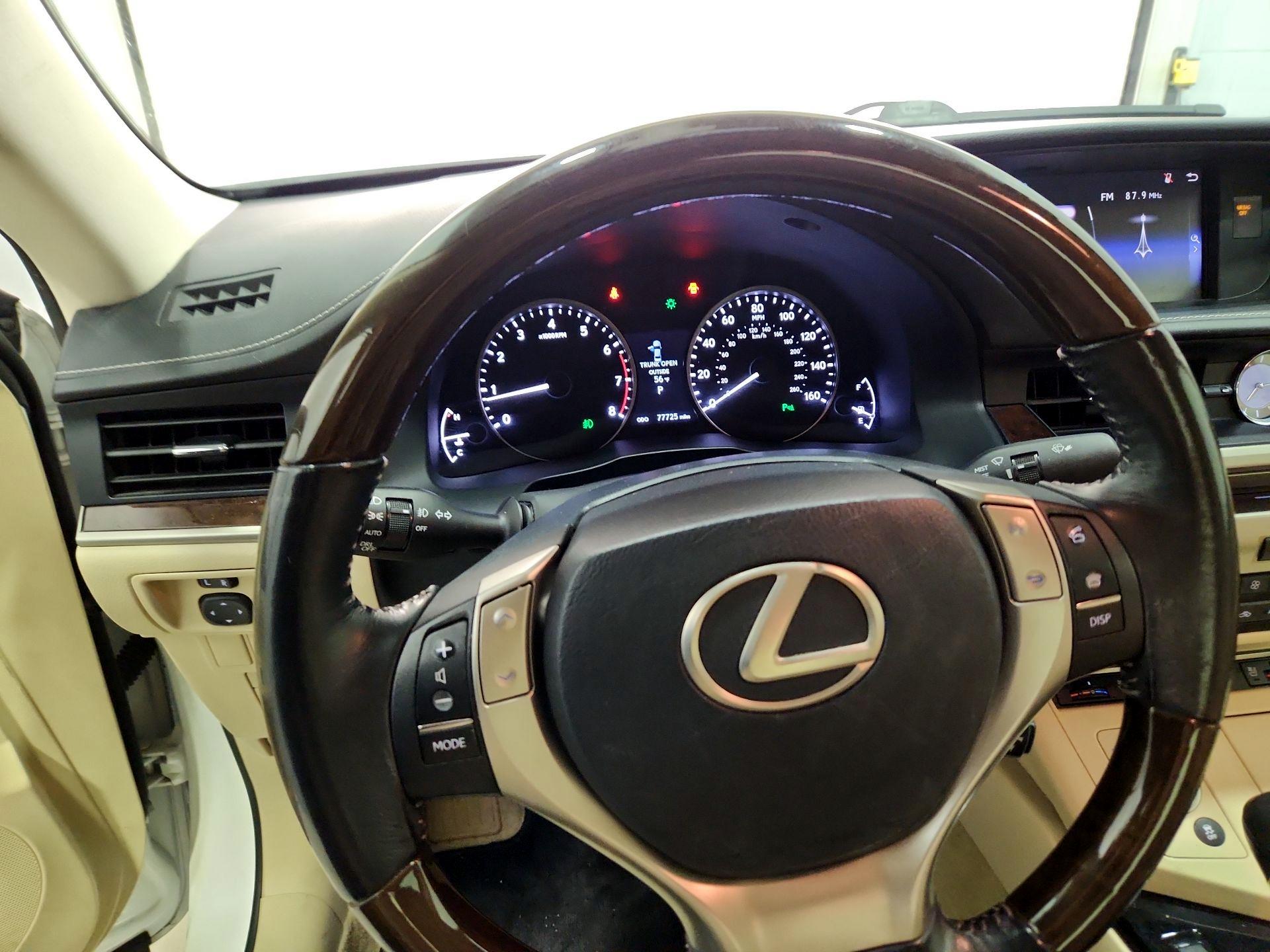 Thumbnail: 2015 Lexus ES - 10