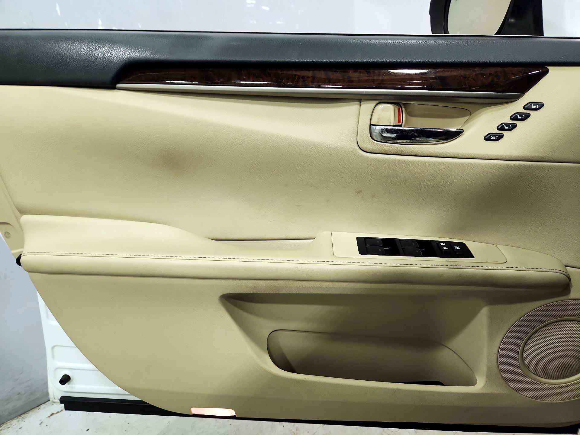 Thumbnail: 2015 Lexus ES - 12