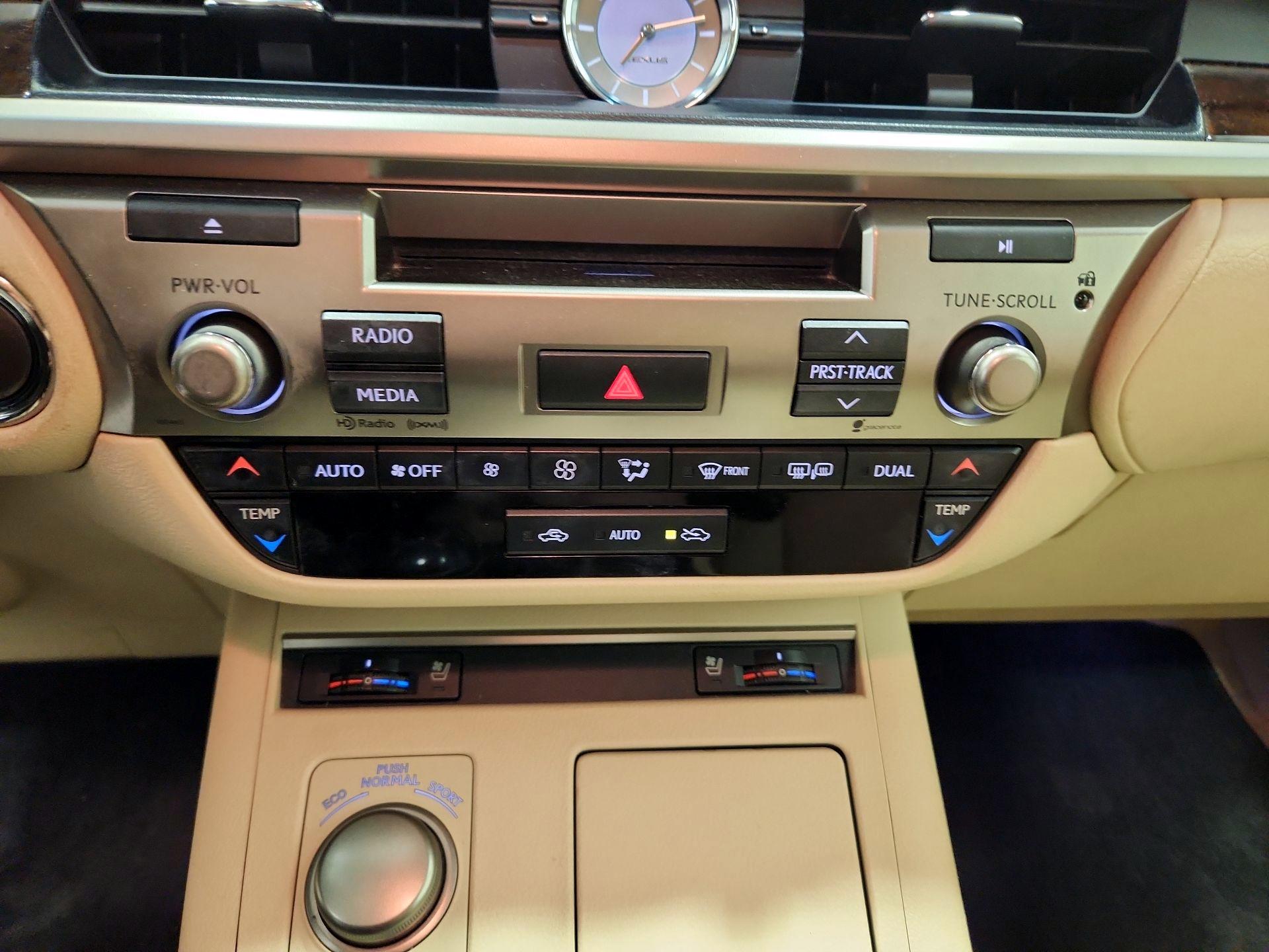 Thumbnail: 2015 Lexus ES - 16