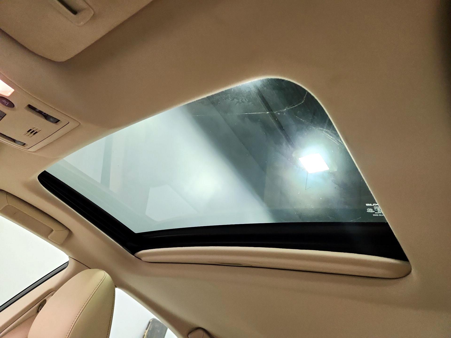 Thumbnail: 2015 Lexus ES - 18