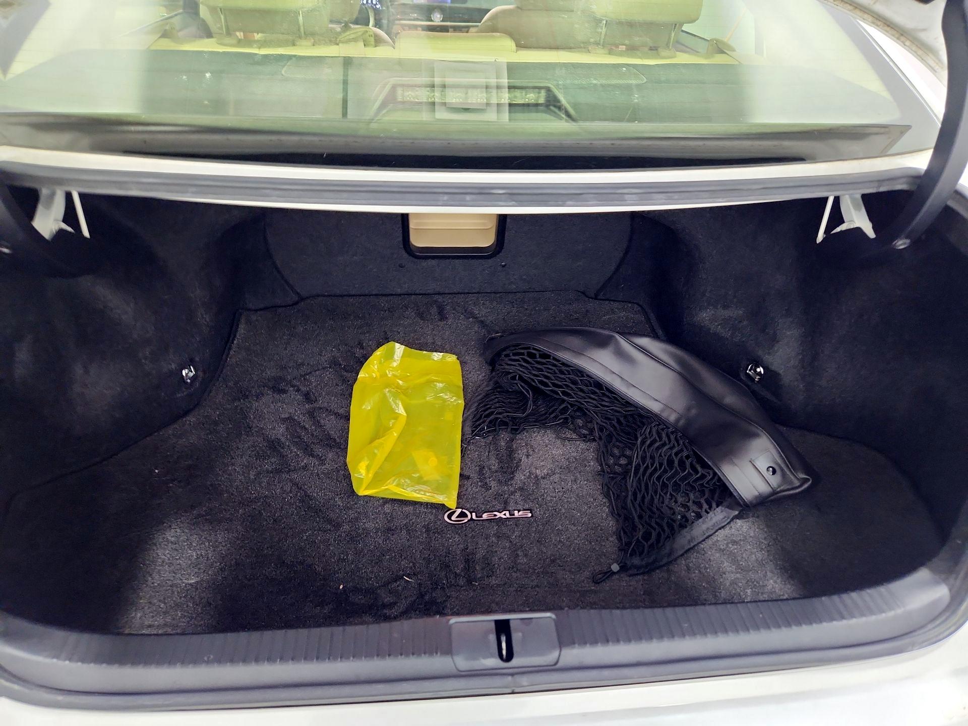 Thumbnail: 2015 Lexus ES - 20