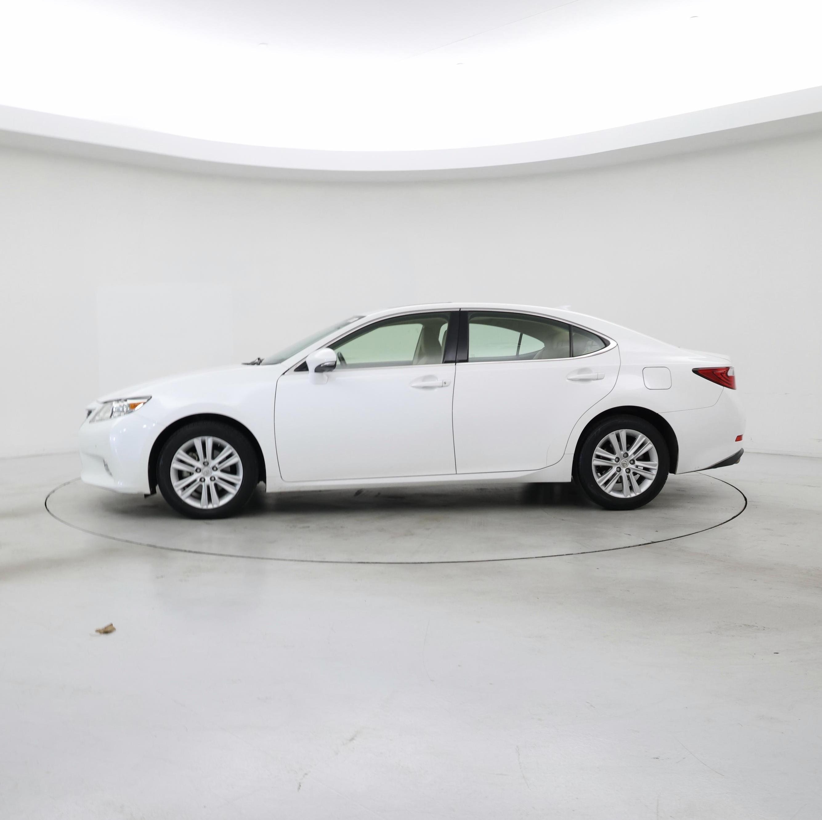 Thumbnail: 2015 Lexus ES - 3