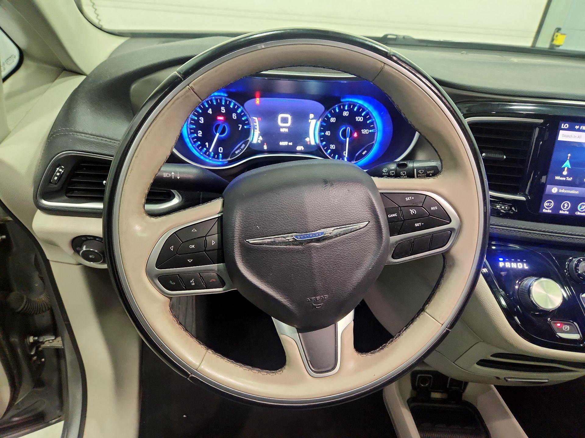 Thumbnail: 2018 Chrysler Pacifica - 10