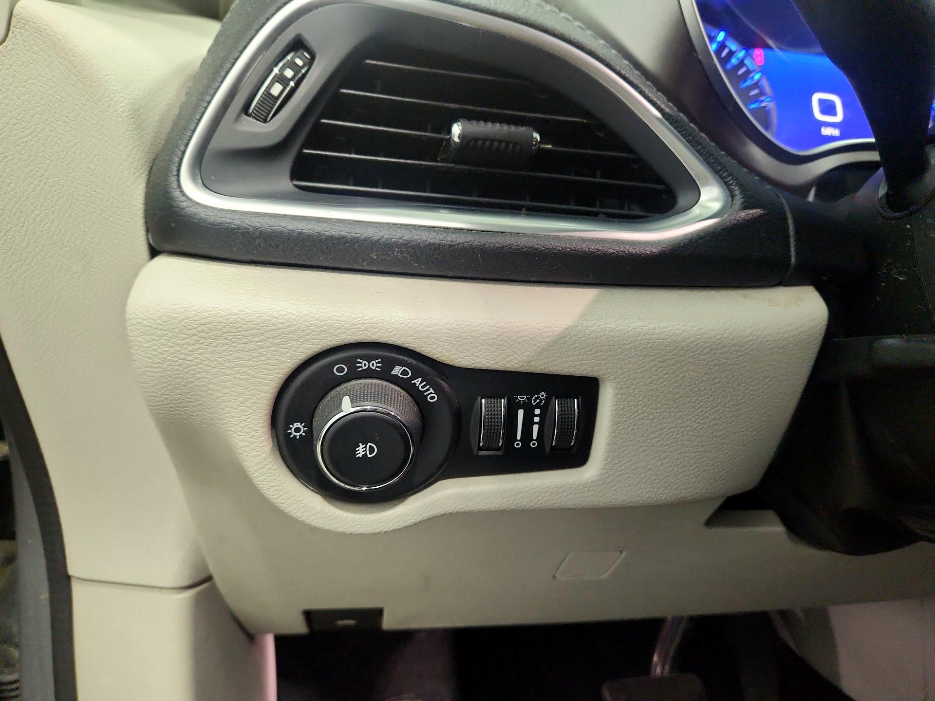 Thumbnail: 2018 Chrysler Pacifica - 13