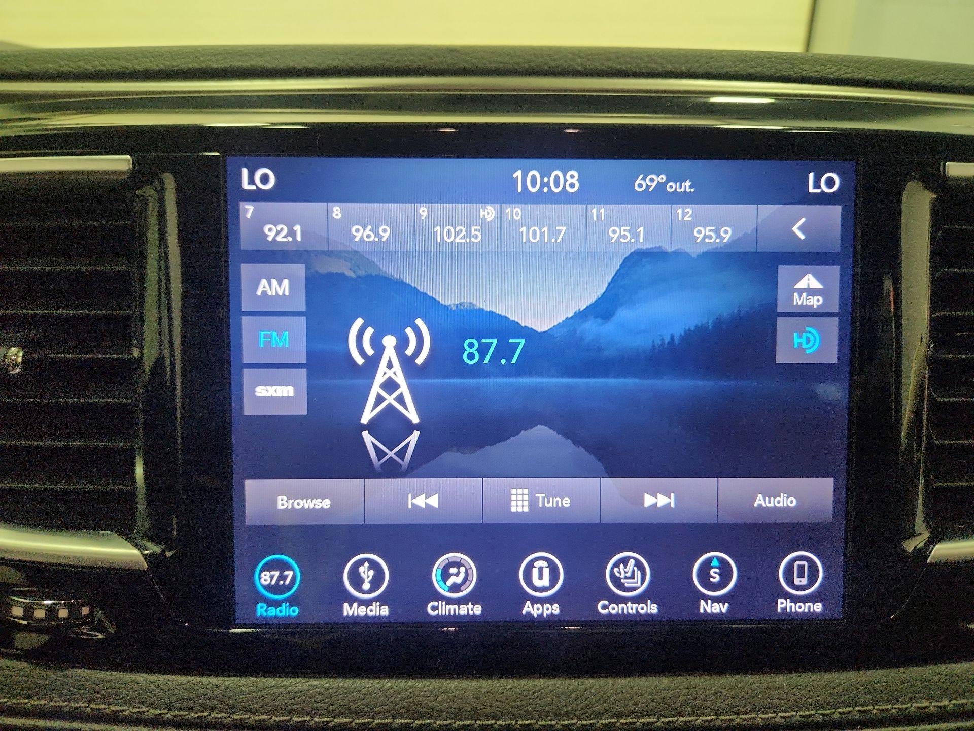 Thumbnail: 2018 Chrysler Pacifica - 16