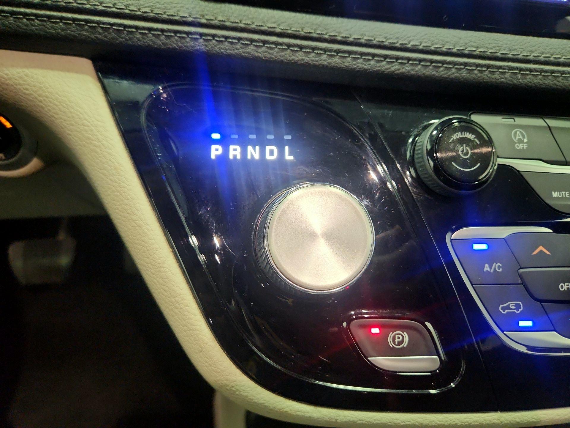 Thumbnail: 2018 Chrysler Pacifica - 18