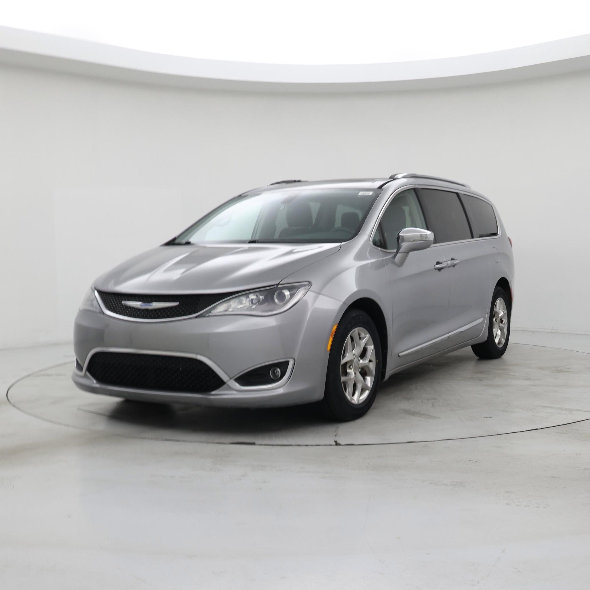 Thumbnail: 2018 Chrysler Pacifica - 4