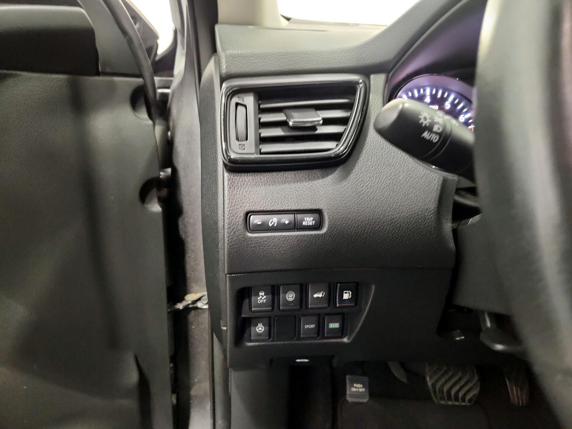 Thumbnail: 2018 Nissan Rogue - 13