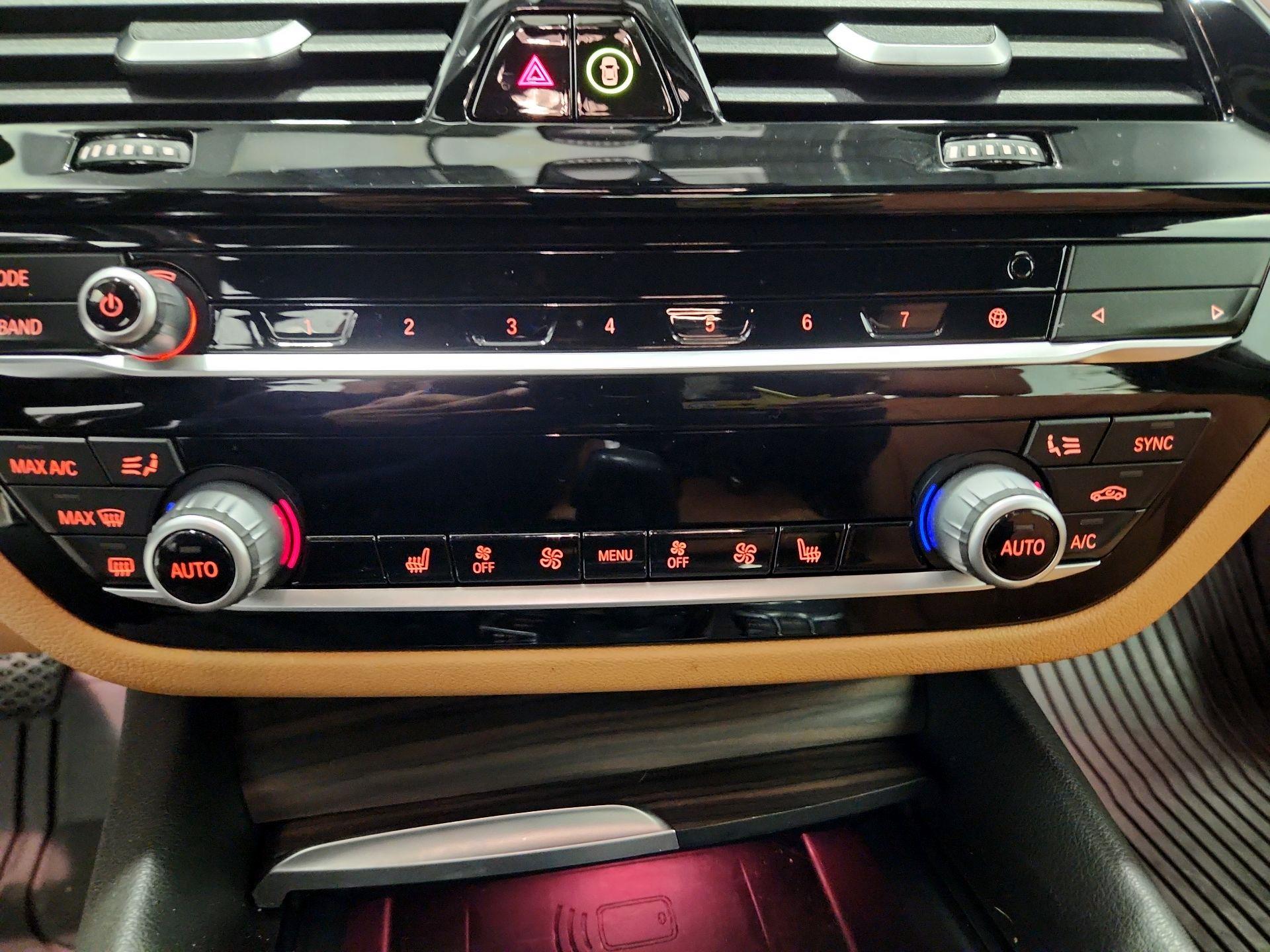 Thumbnail: 2022 BMW 5 Series - 16