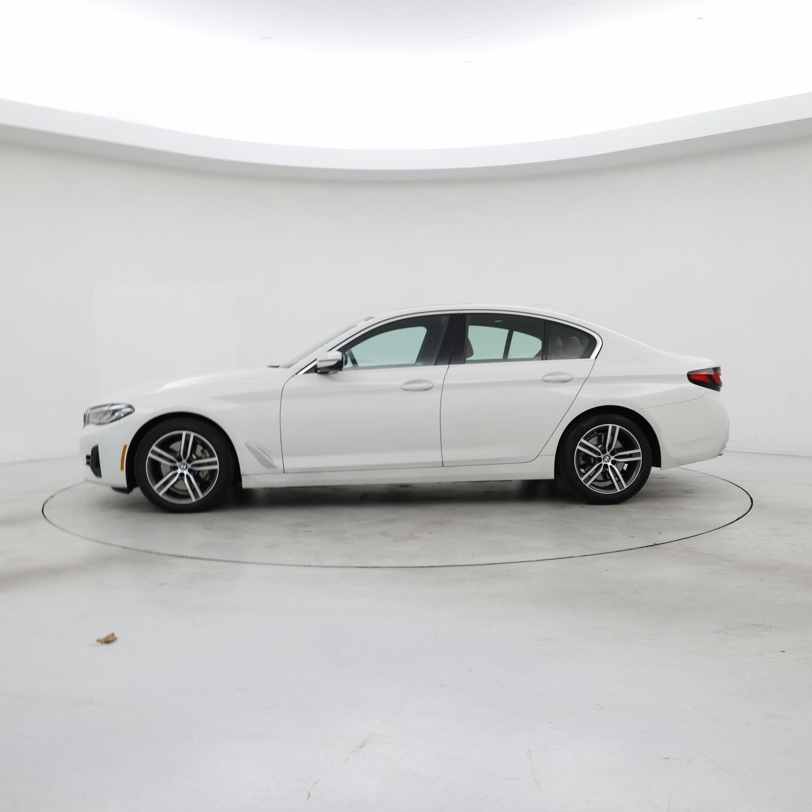 Thumbnail: 2022 BMW 5 Series - 3