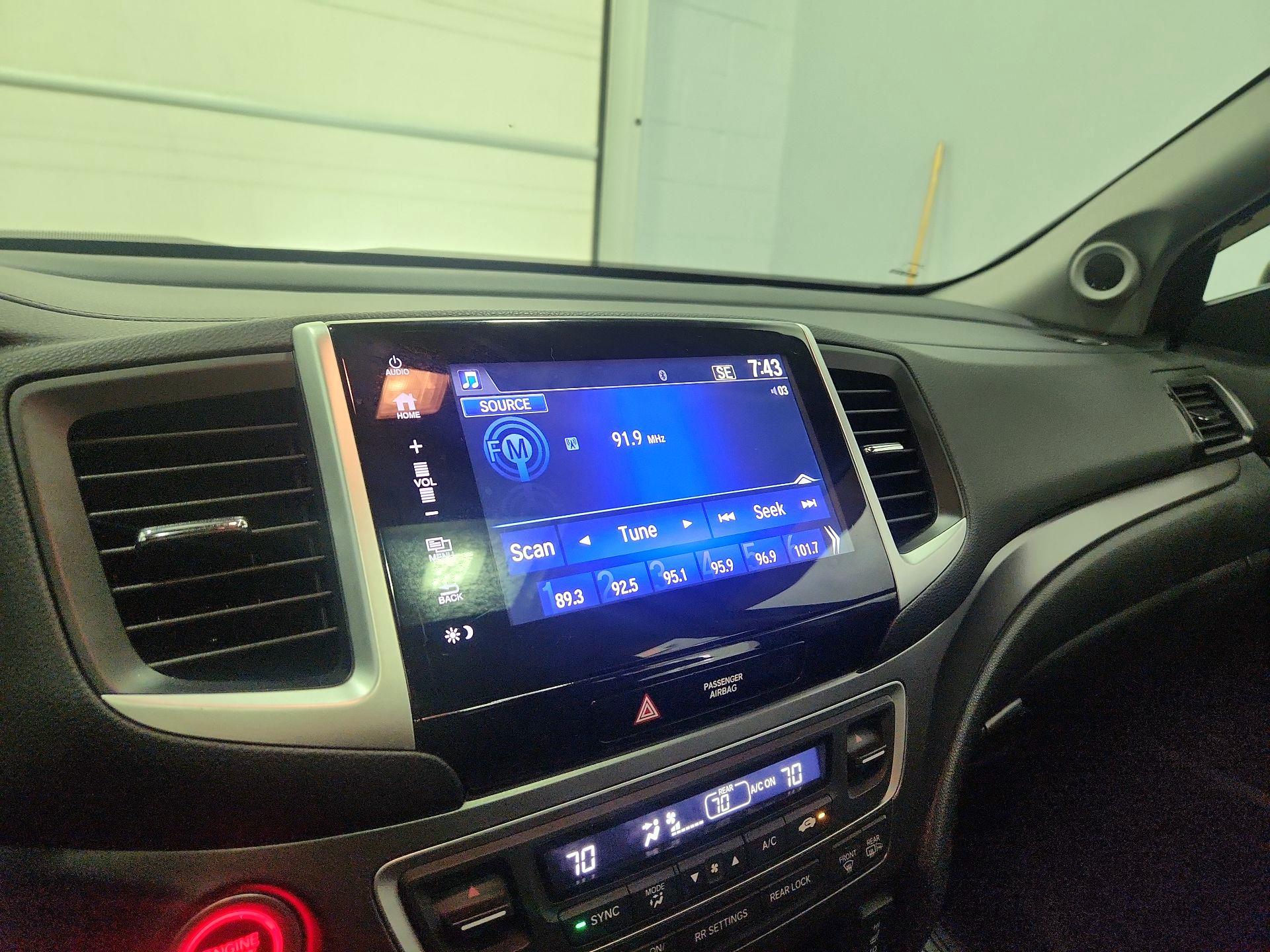 Thumbnail: 2016 Honda Pilot - 15