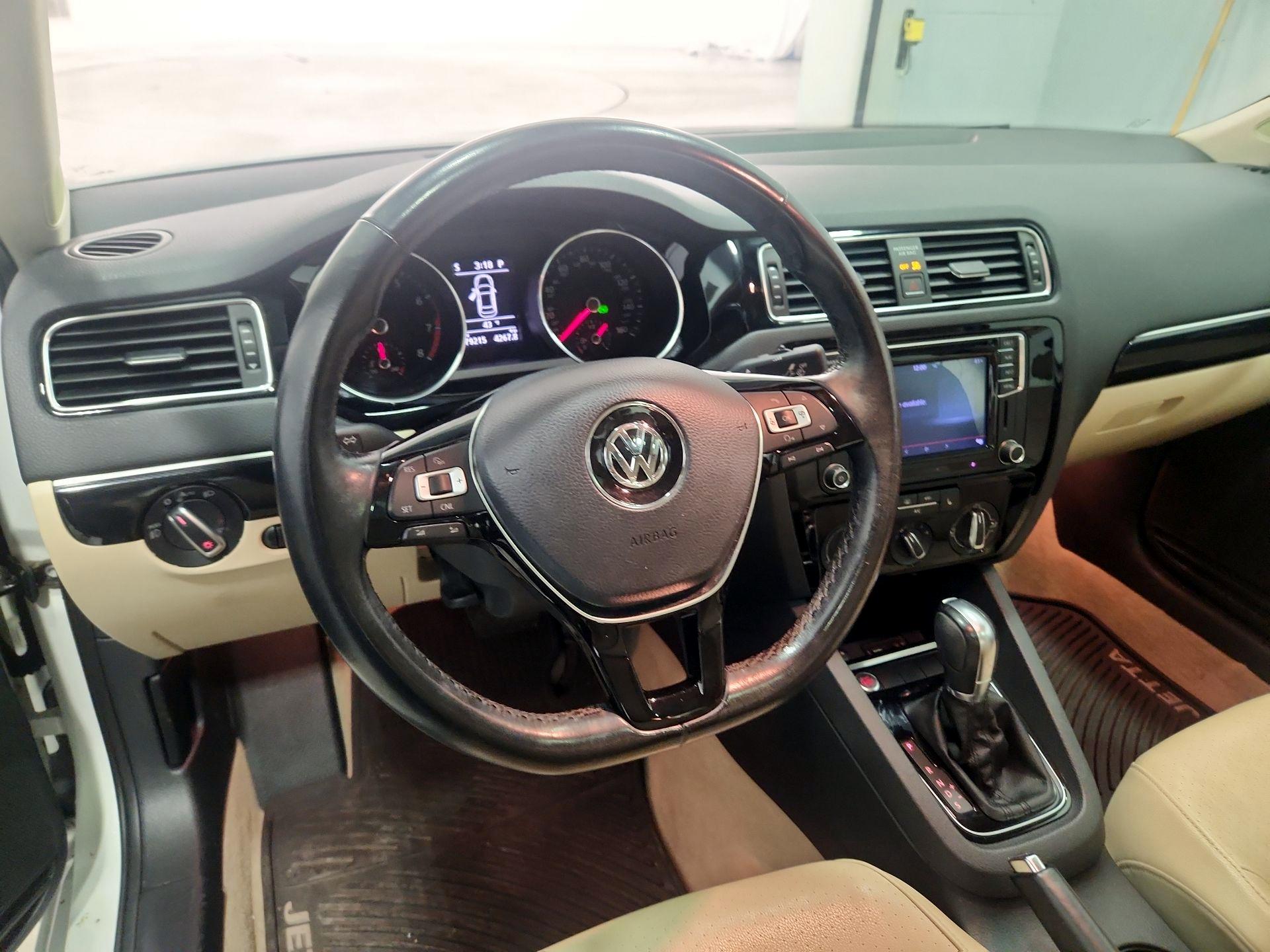 Thumbnail: 2016 Volkswagen Jetta - 9
