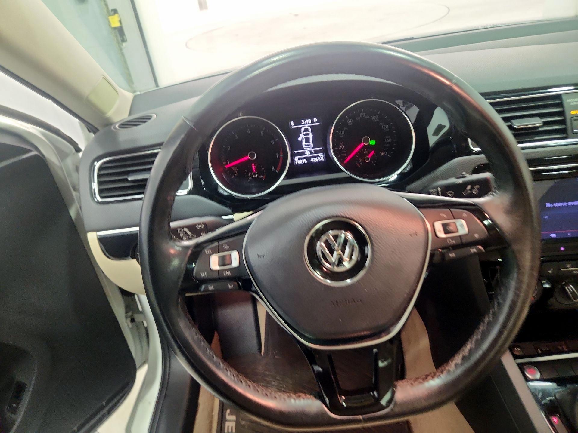 Thumbnail: 2016 Volkswagen Jetta - 10