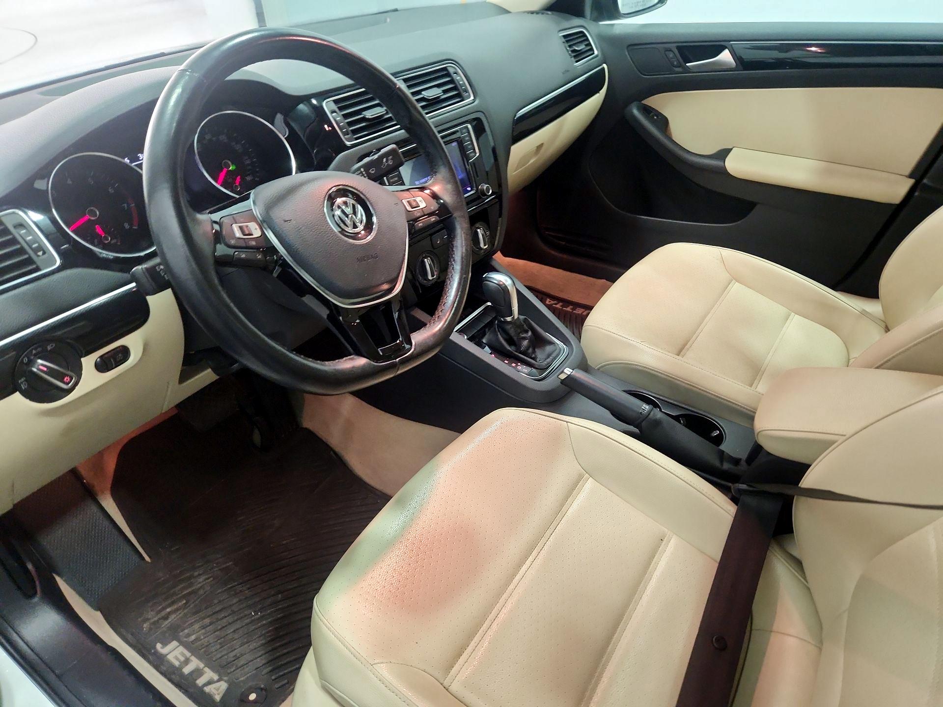 Thumbnail: 2016 Volkswagen Jetta - 11