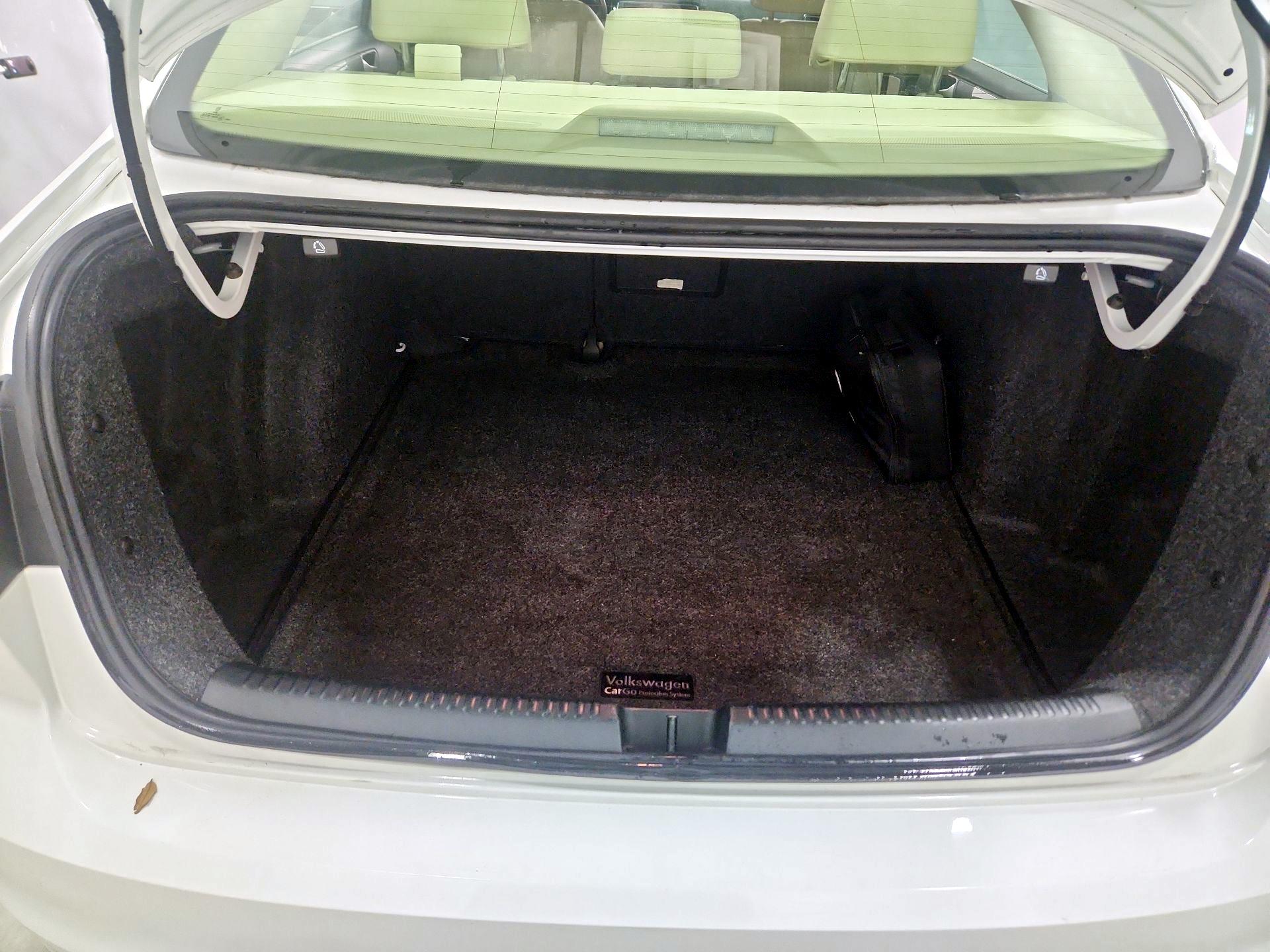 Thumbnail: 2016 Volkswagen Jetta - 20