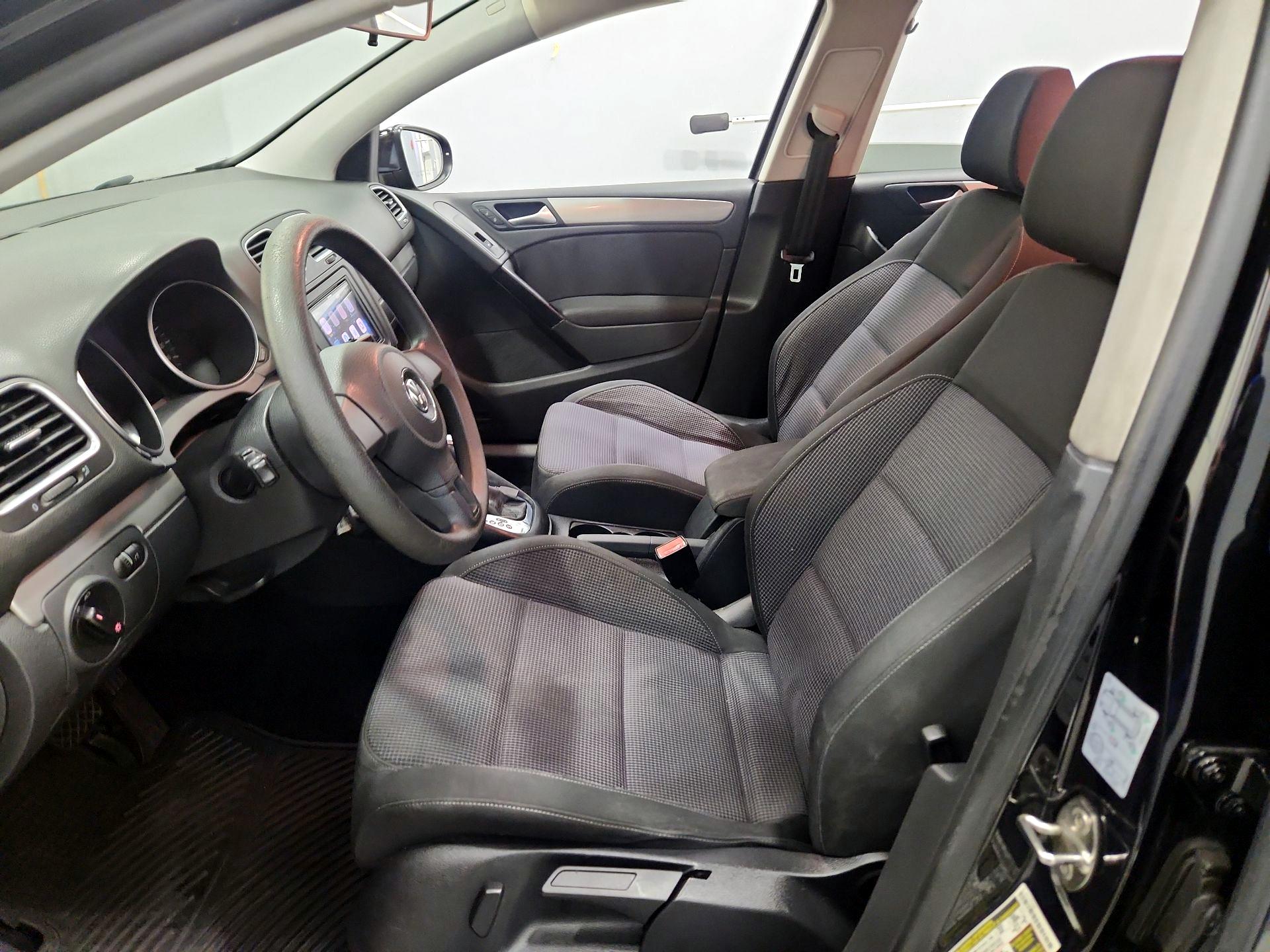 Thumbnail: 2014 Volkswagen Golf - 11