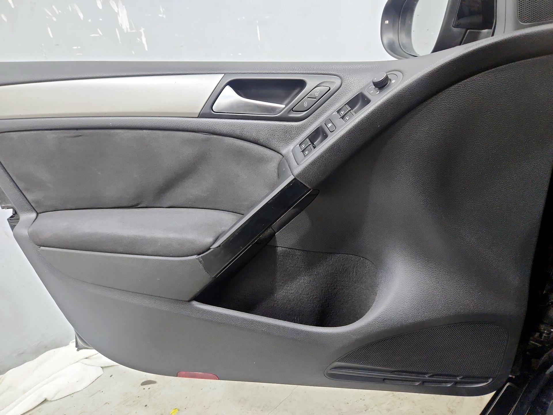 Thumbnail: 2014 Volkswagen Golf - 12