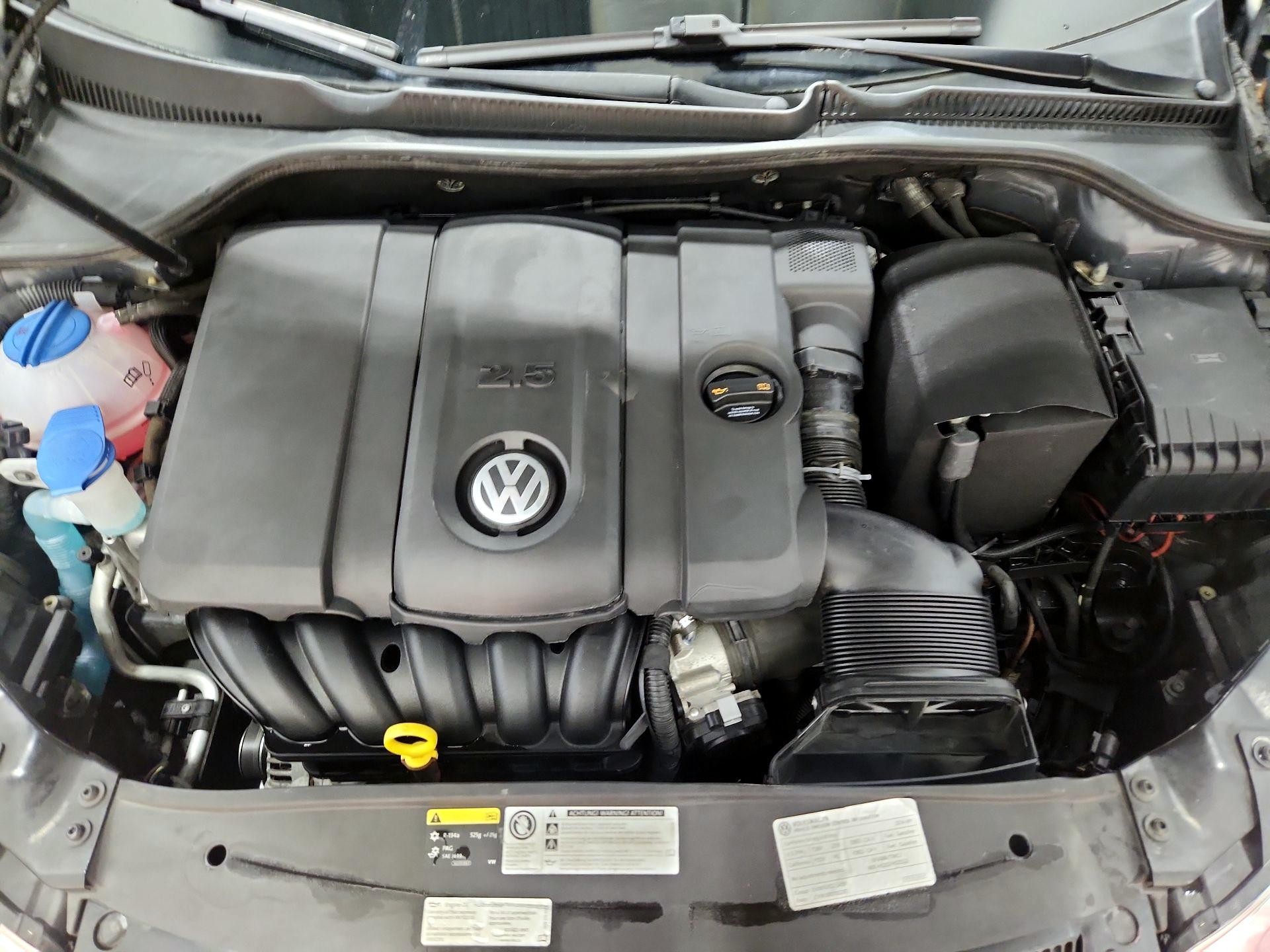 Thumbnail: 2014 Volkswagen Golf - 20