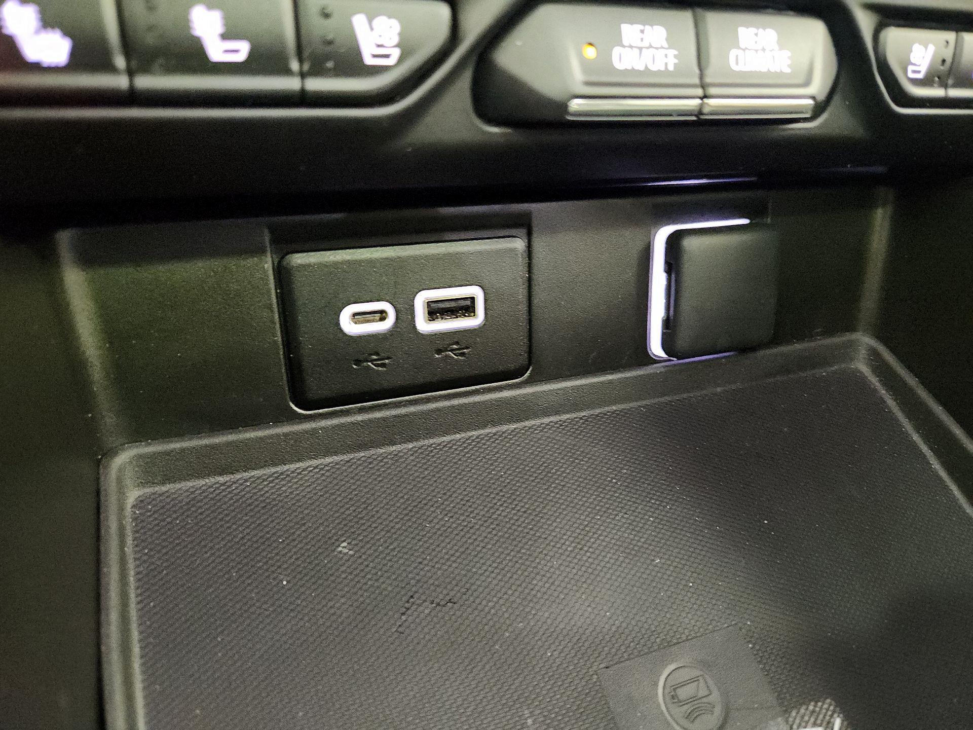 Thumbnail: 2023 GMC Yukon XL - 18