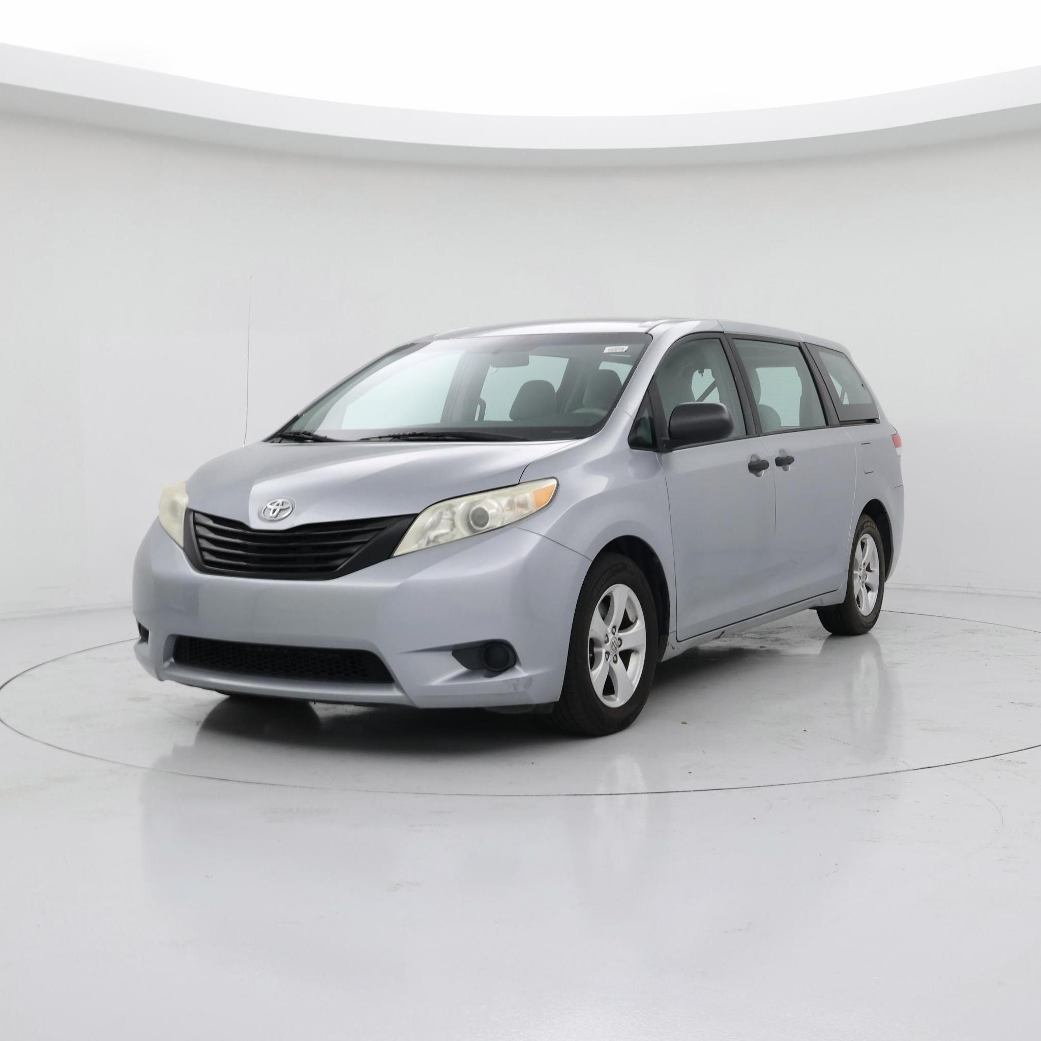 Thumbnail: 2014 Toyota Sienna - 4