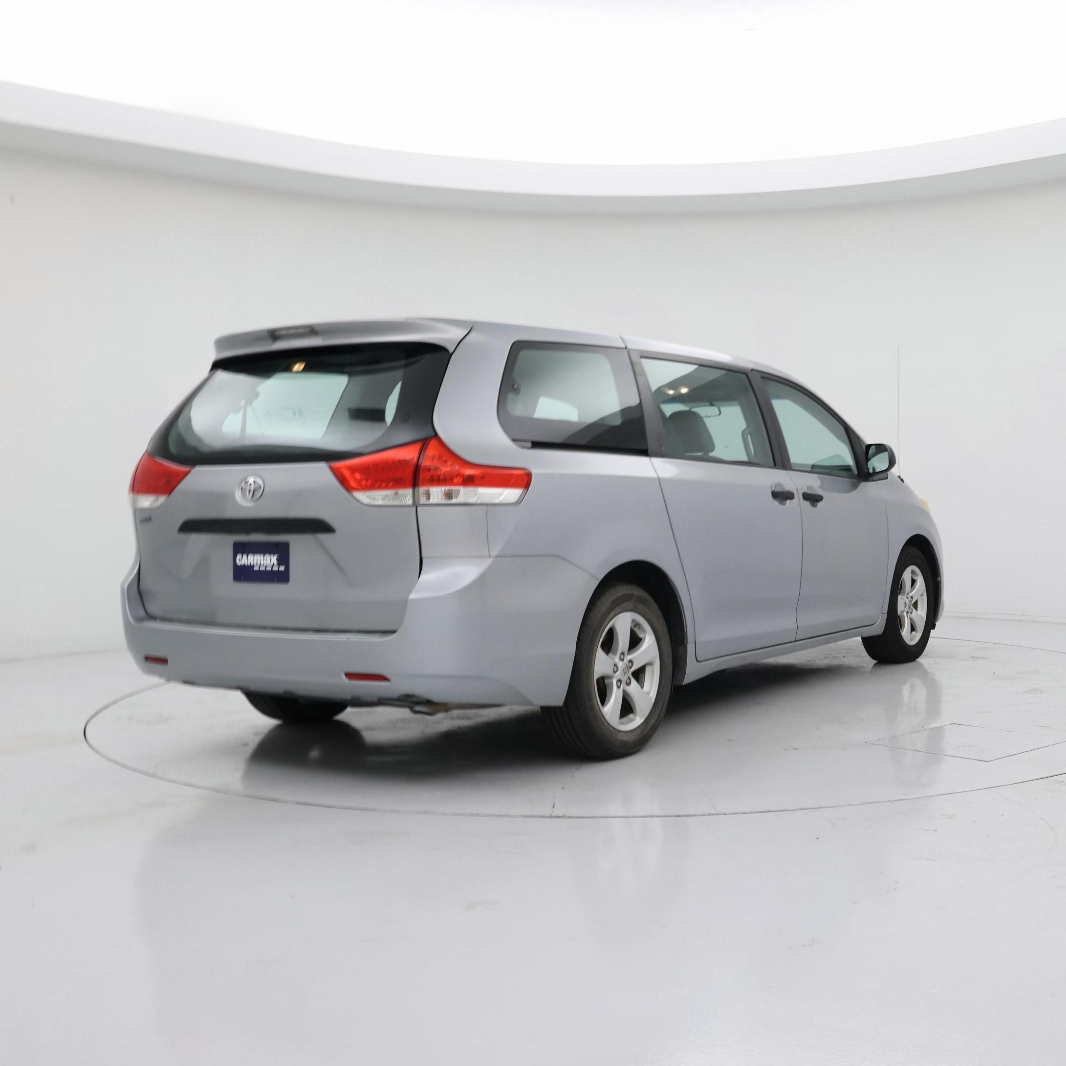 Thumbnail: 2014 Toyota Sienna - 8