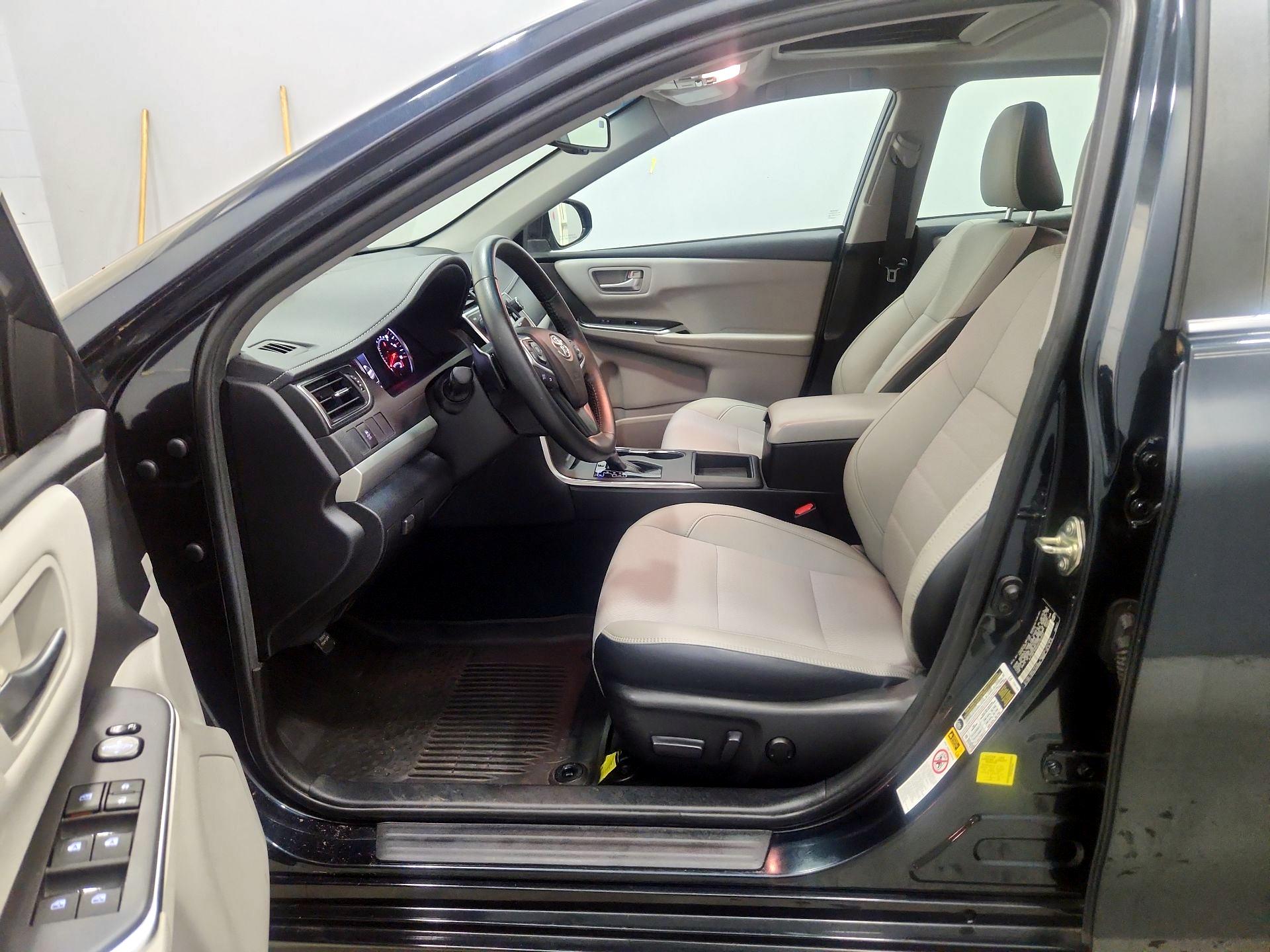 Thumbnail: 2016 Toyota Camry - 11