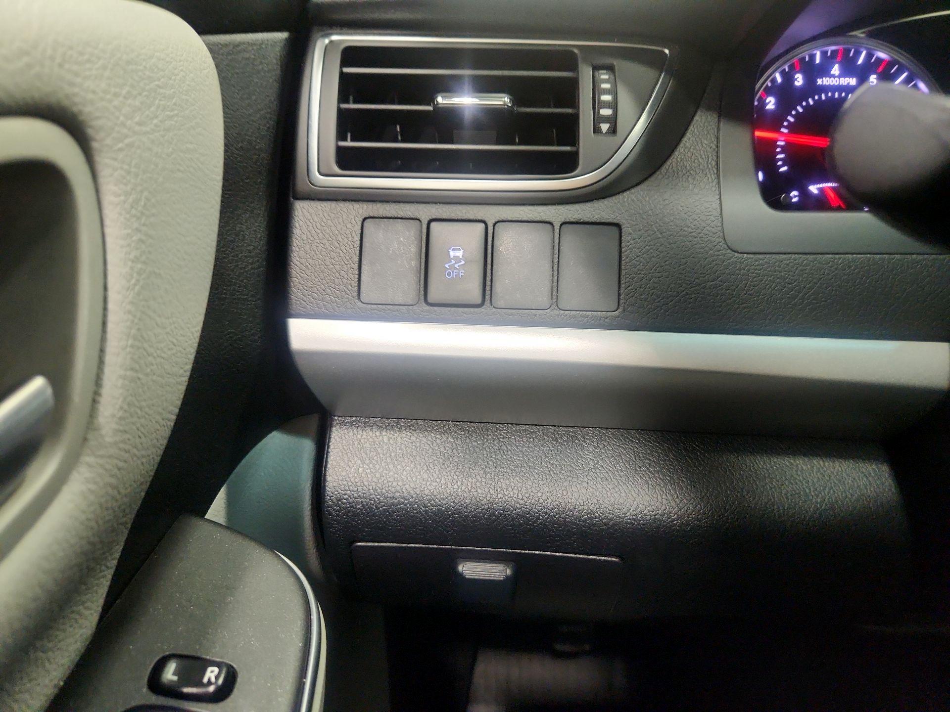 Thumbnail: 2016 Toyota Camry - 13