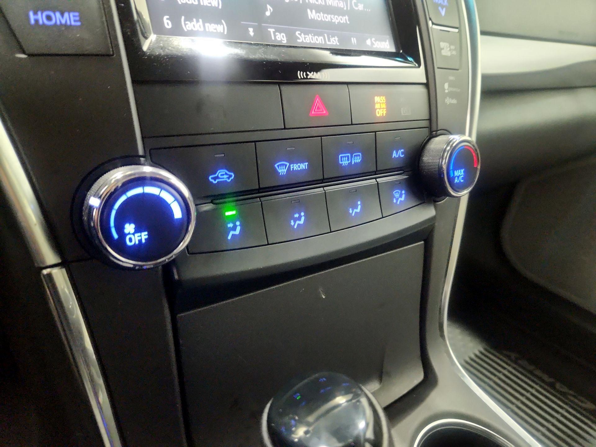 Thumbnail: 2016 Toyota Camry - 17