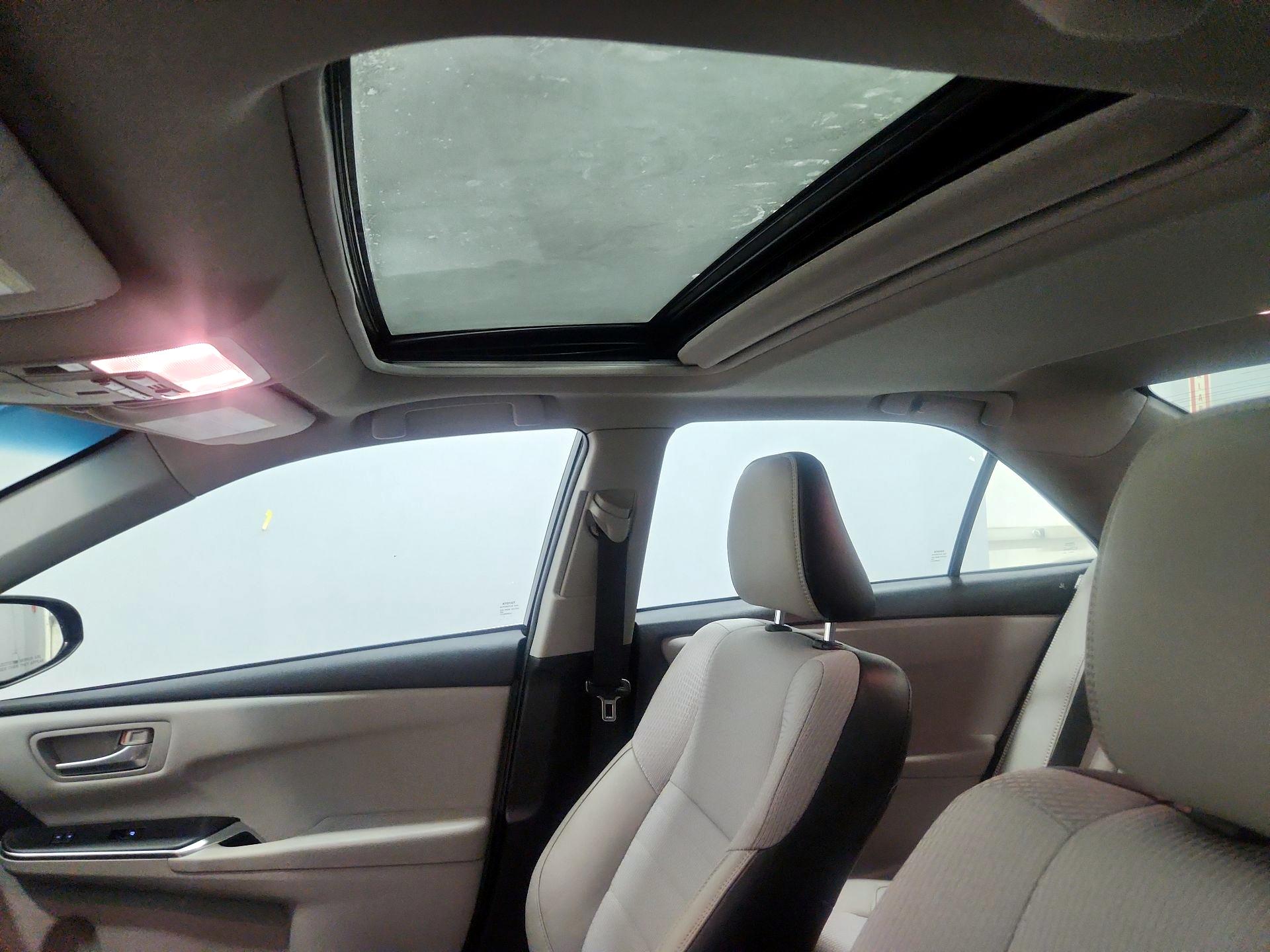 Thumbnail: 2016 Toyota Camry - 20