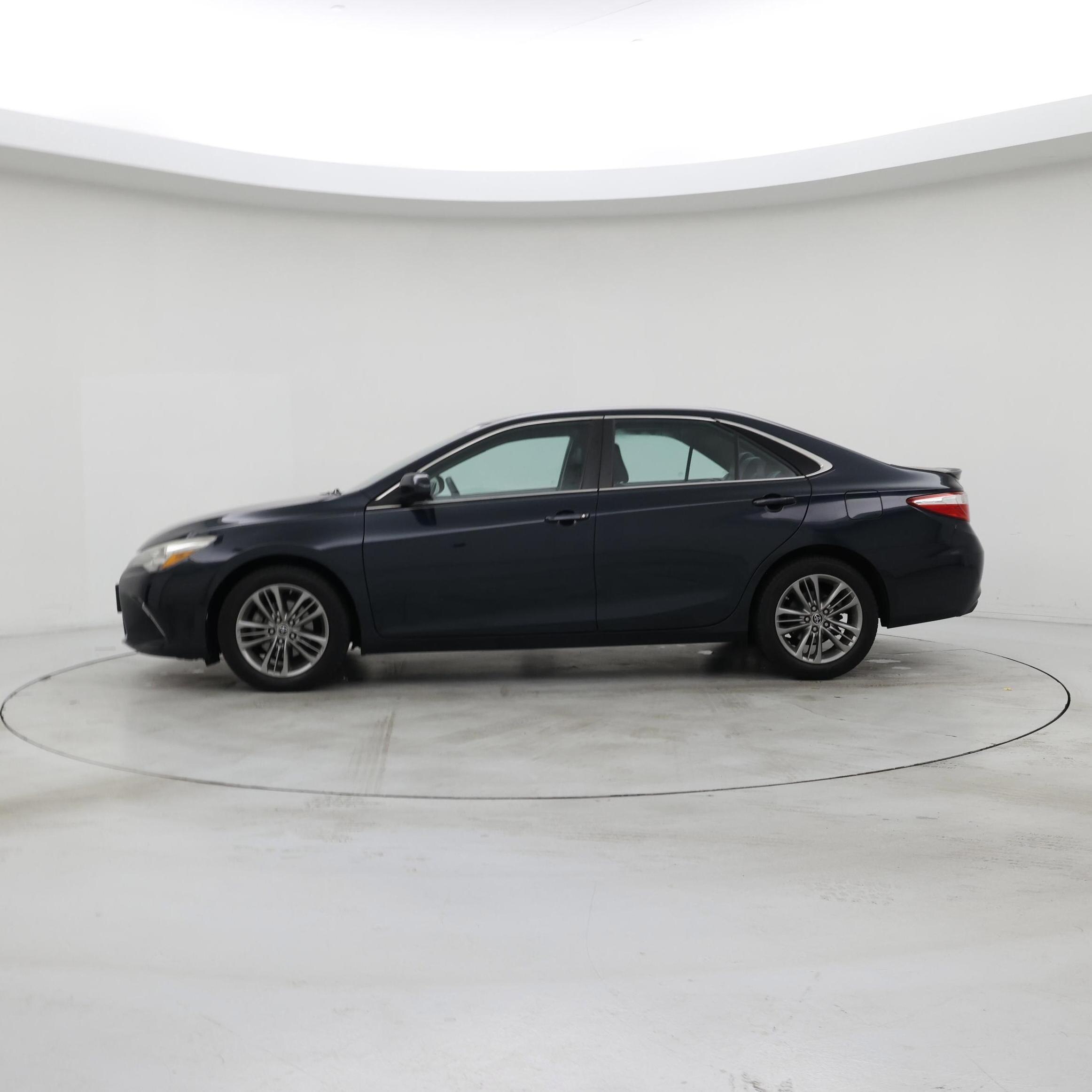 Thumbnail: 2016 Toyota Camry - 3