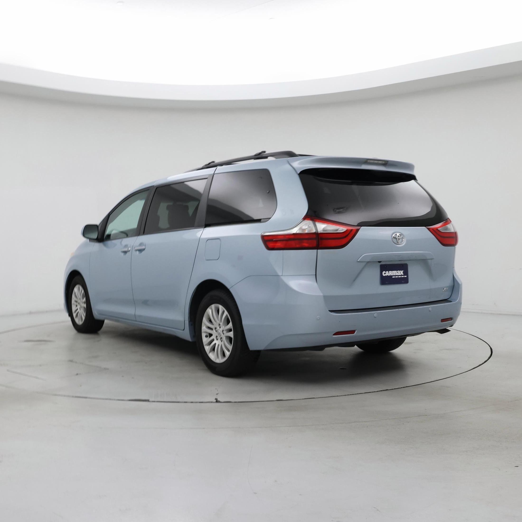 Thumbnail: 2017 Toyota Sienna - 2