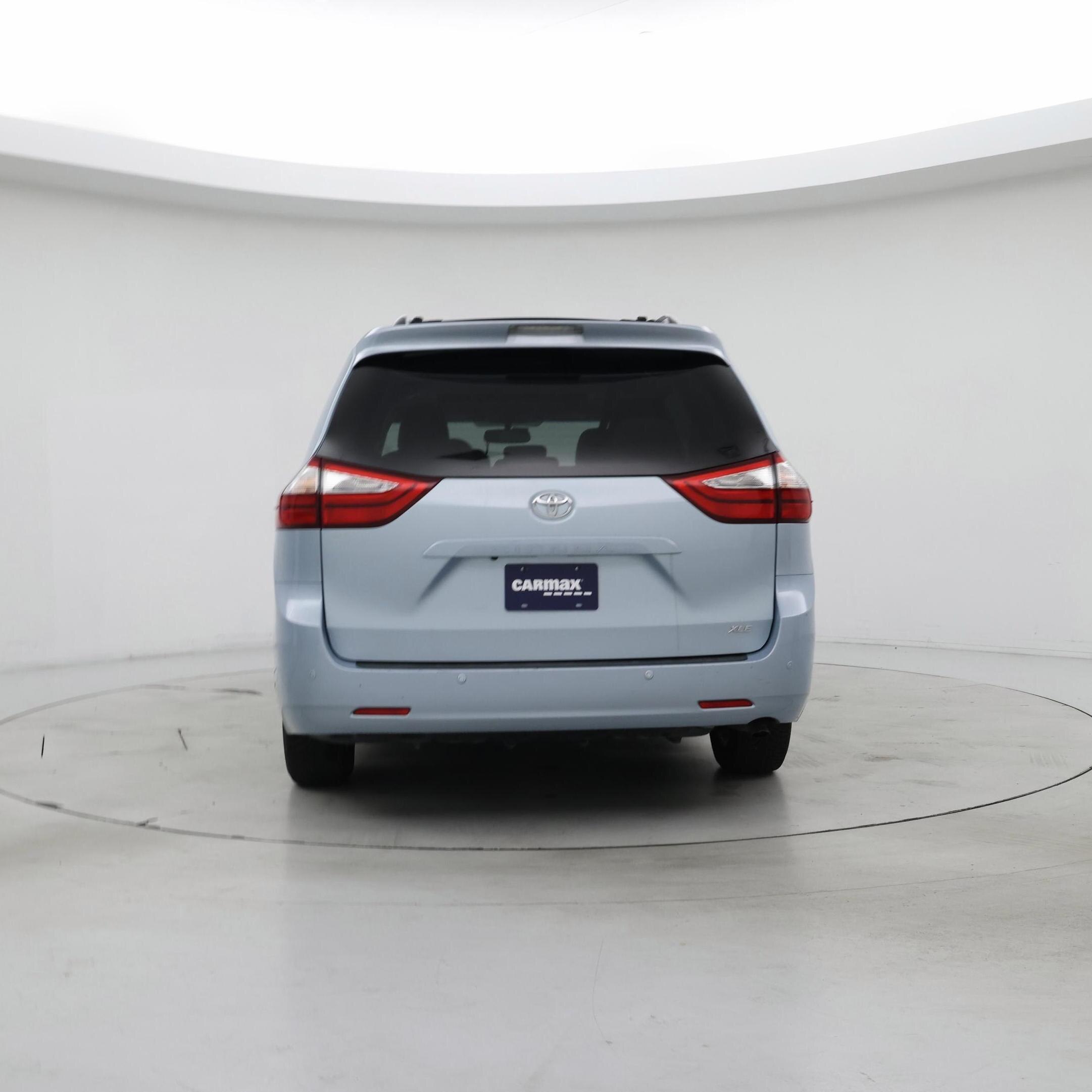 Thumbnail: 2017 Toyota Sienna - 6