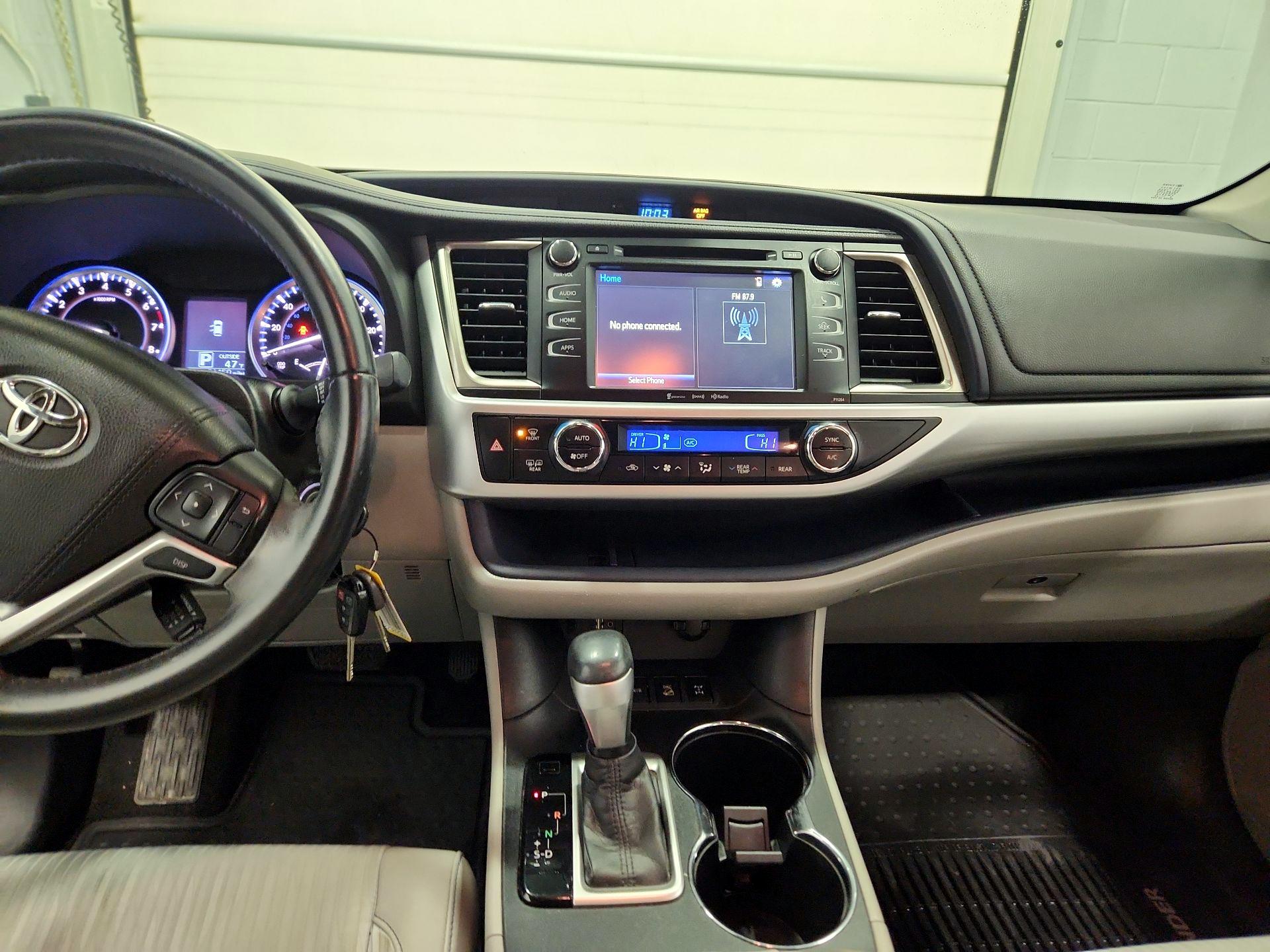 Thumbnail: 2016 Toyota Highlander - 9