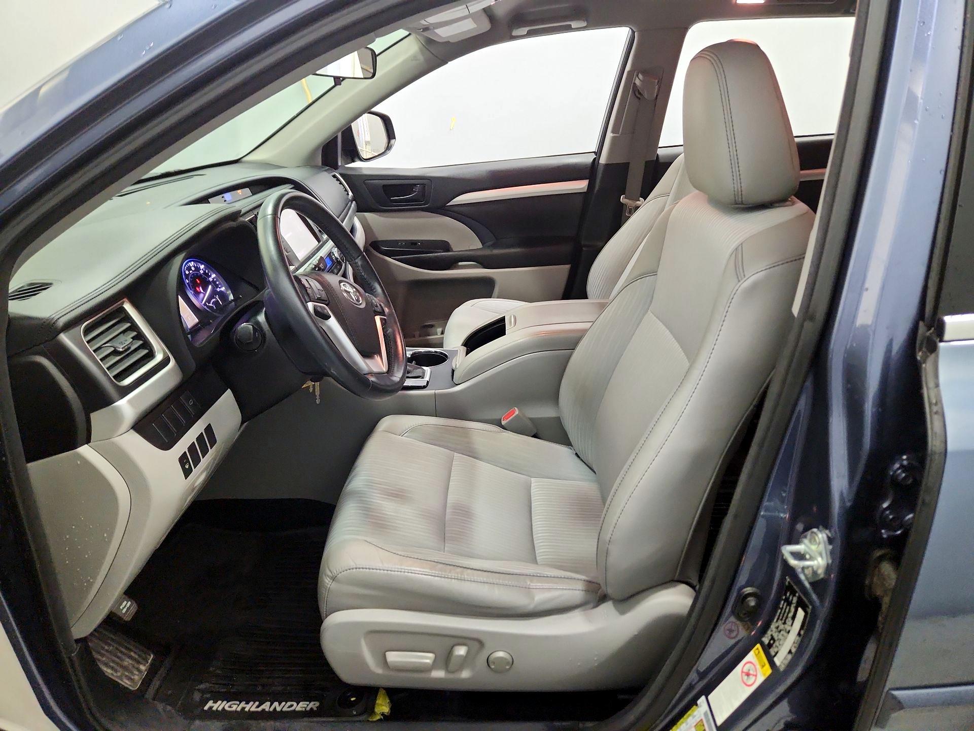 Thumbnail: 2016 Toyota Highlander - 11