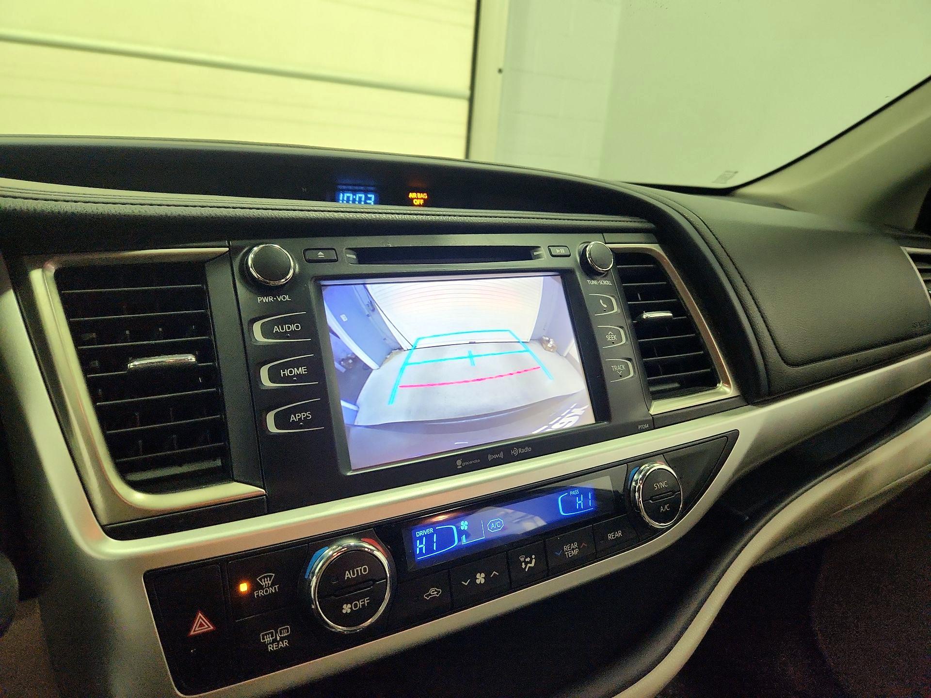 Thumbnail: 2016 Toyota Highlander - 14