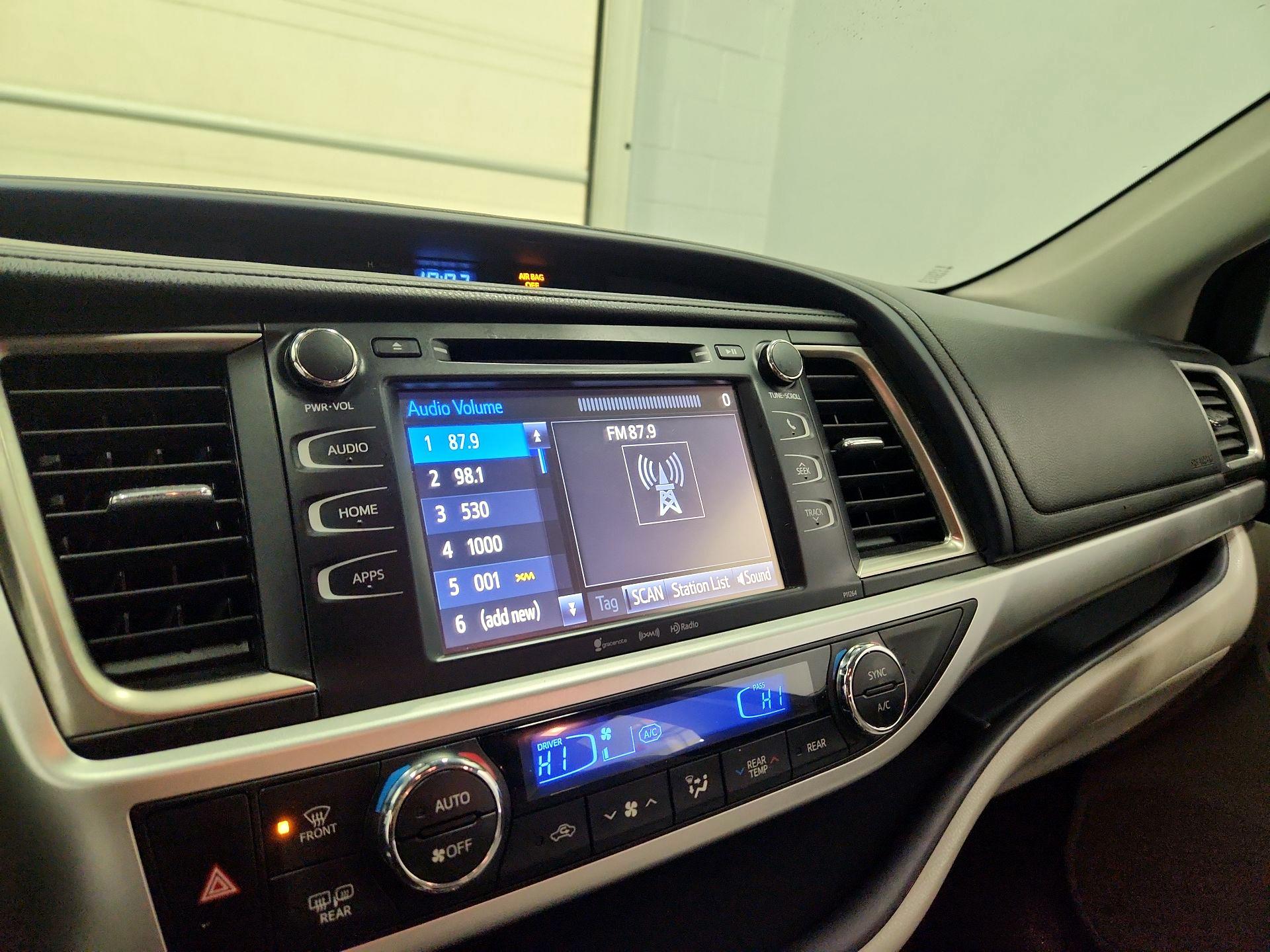 Thumbnail: 2016 Toyota Highlander - 15