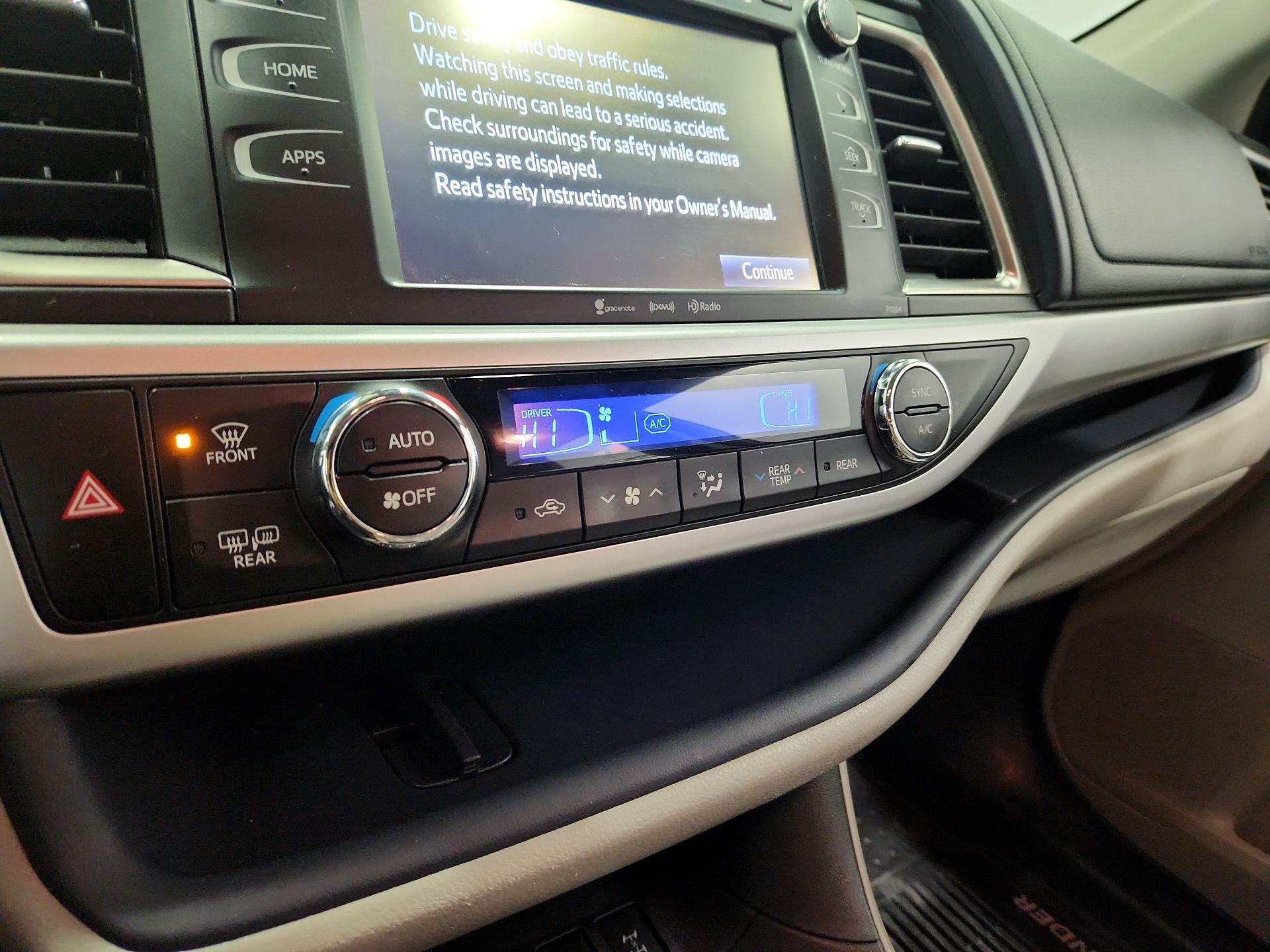 Thumbnail: 2016 Toyota Highlander - 16